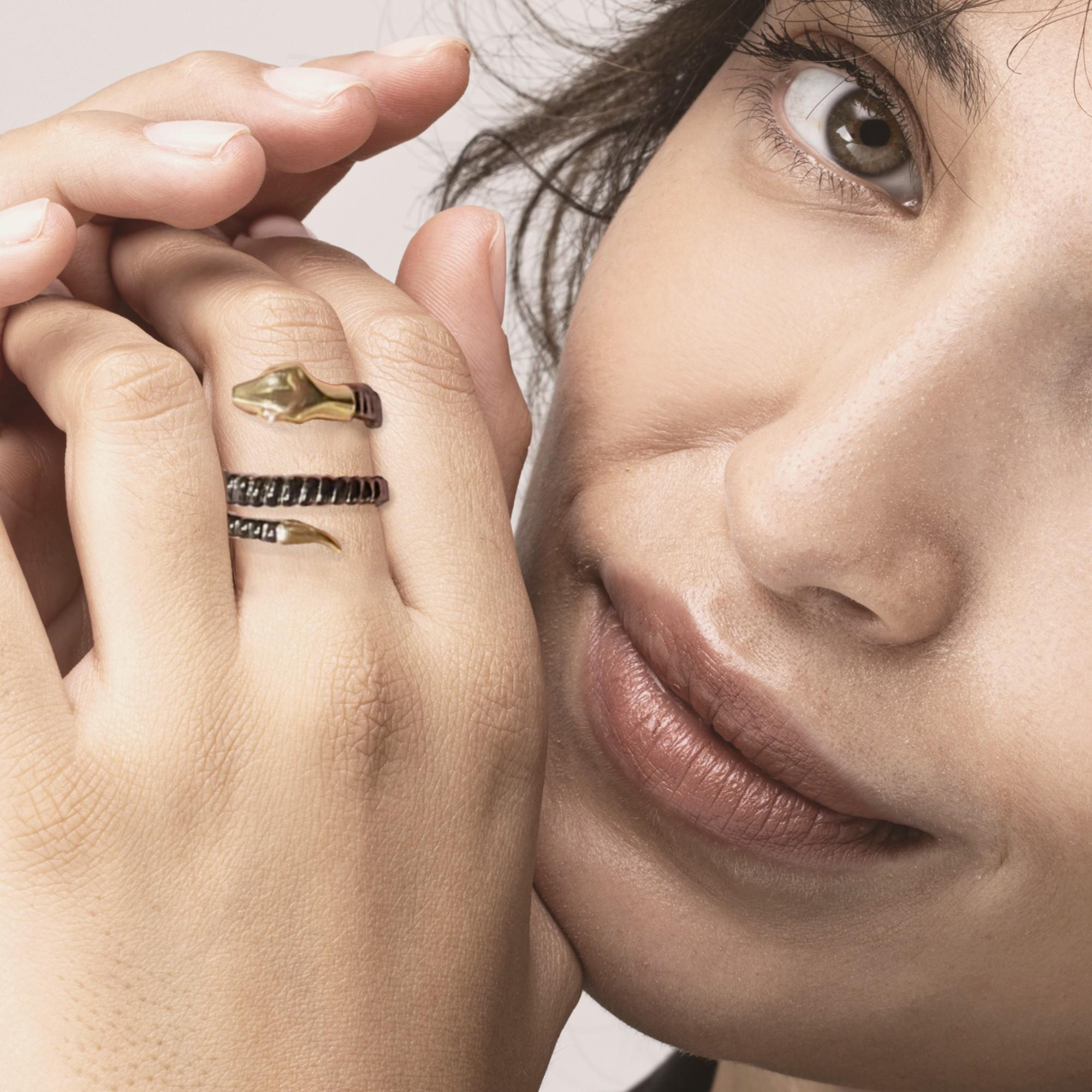 De las mujeres Alex Jona Anillo de serpiente de oro amarillo y plata en espiral en venta