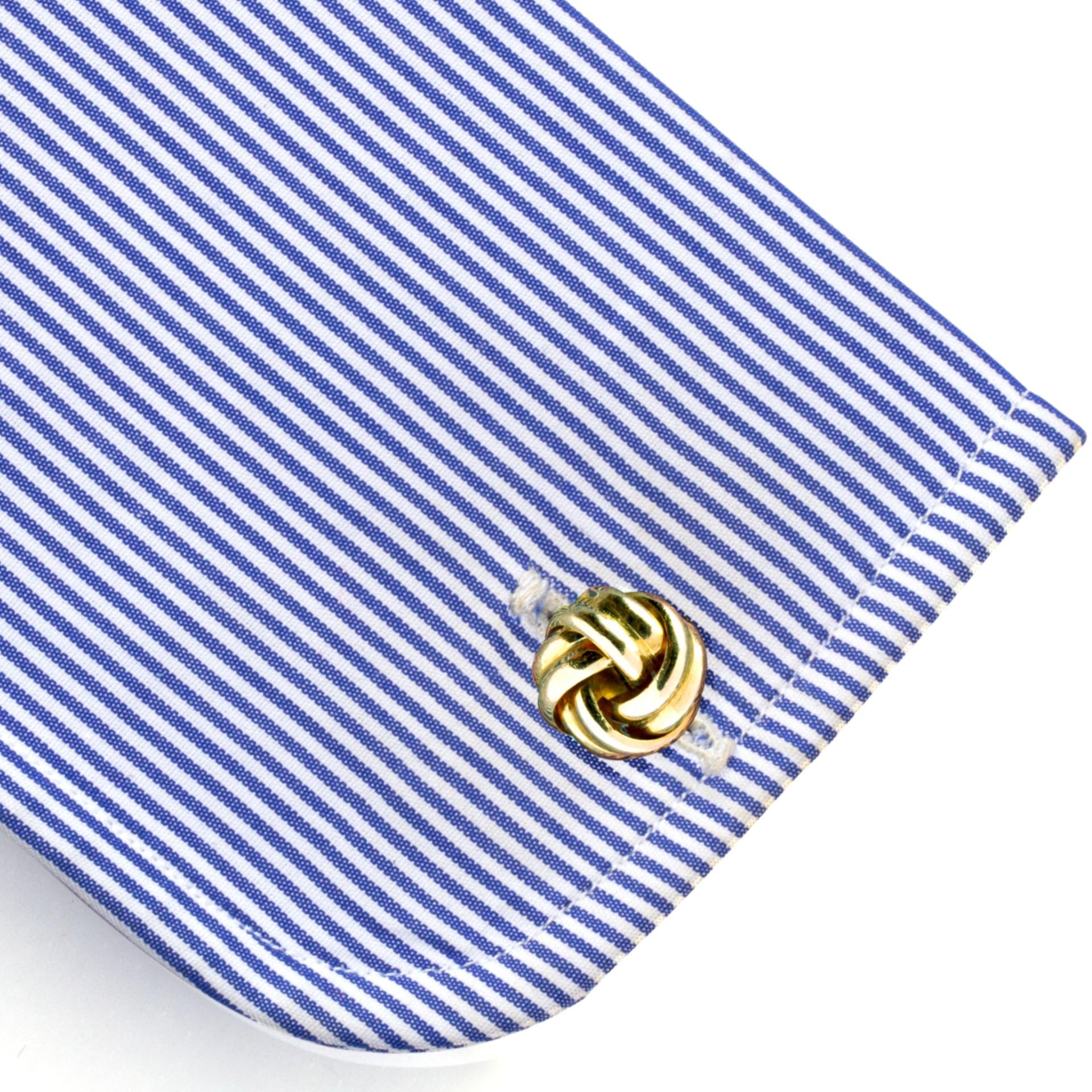 Alex Jona design collection, hand crafted in Italy, 18 karat yellow gold double knot cufflinks.

Alex Jona cufflinks stand out, not only for their special design and for the excellent quality, but also for the careful attention given to details