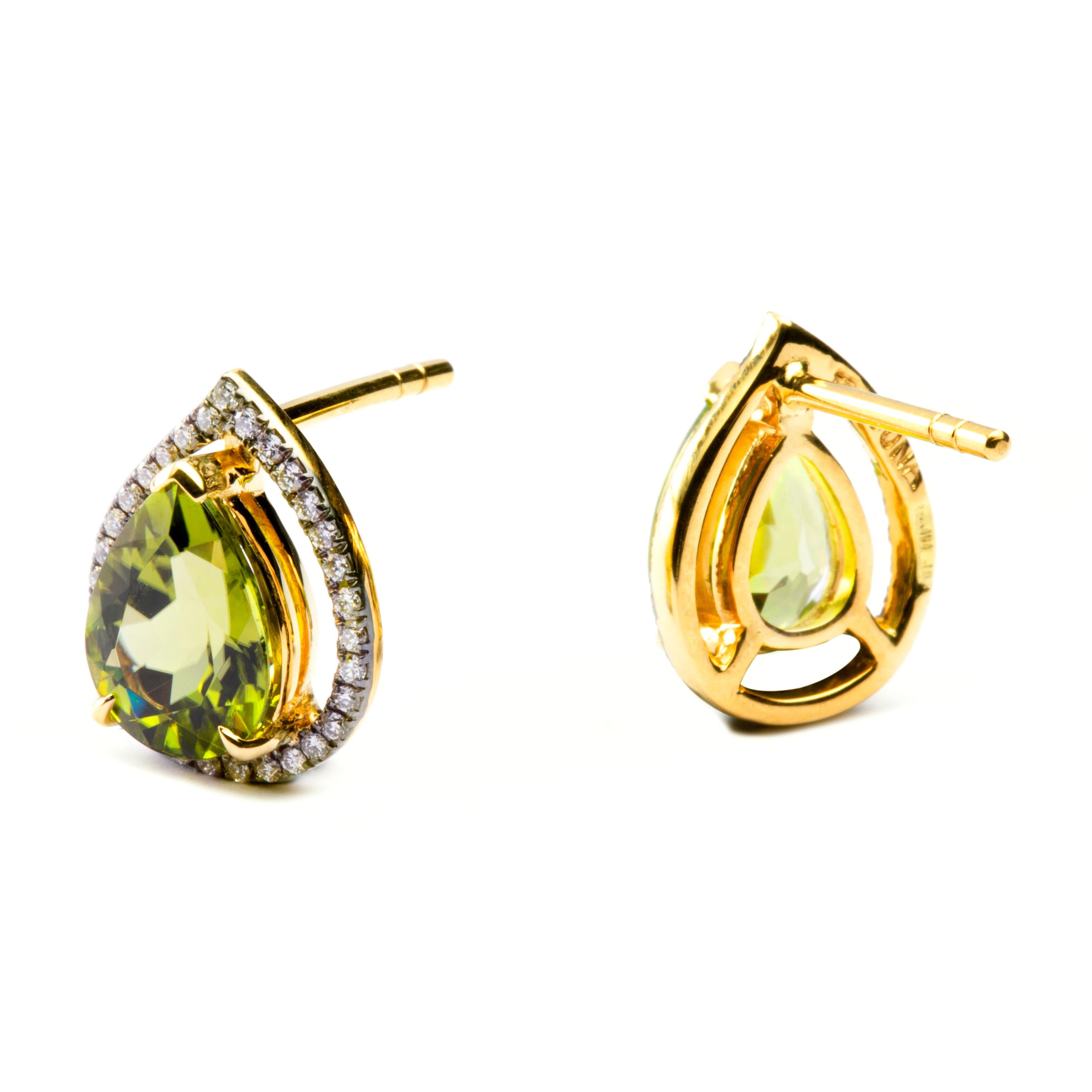 Contemporary Alex Jona Drop Peridot White Diamond Yellow Gold Stud Earrings For Sale