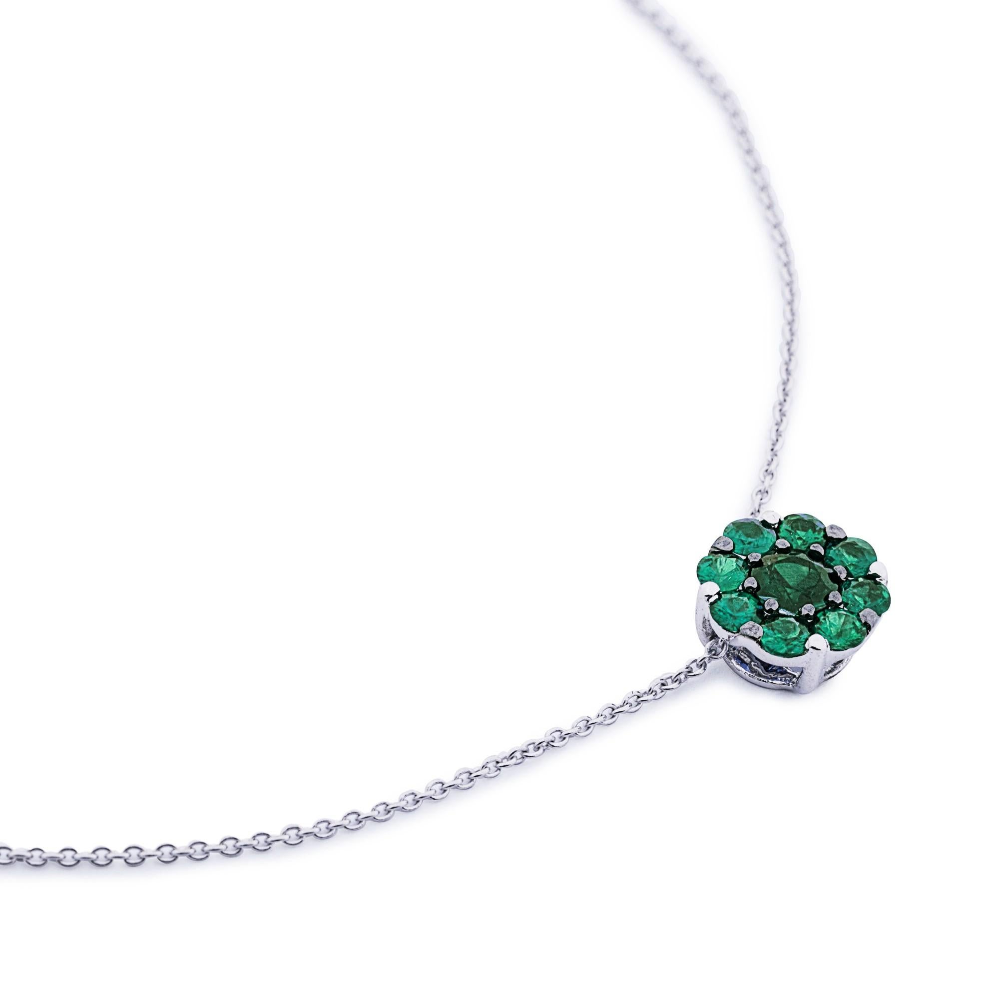 Taille ronde Alex Jona, collier pendentif fleur en or blanc 18 carats et émeraude en vente