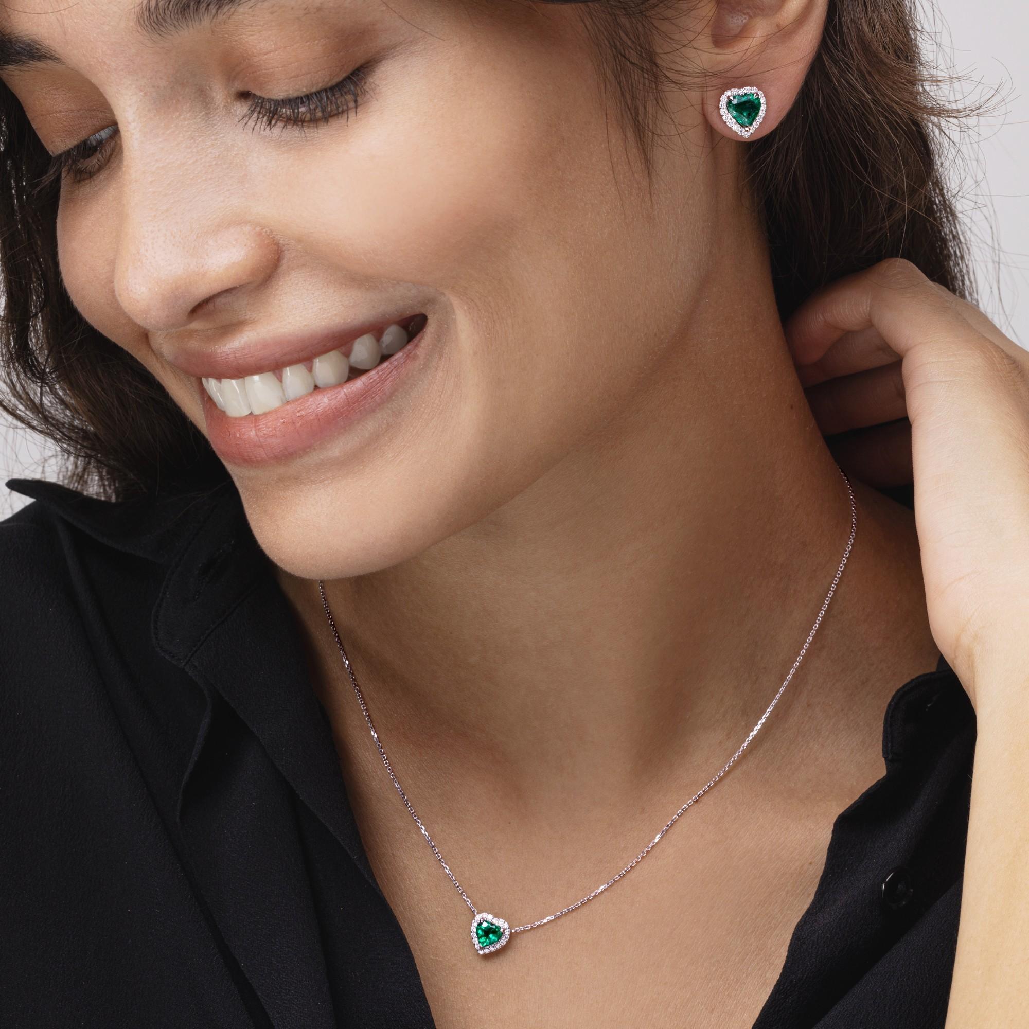 Alex Jona design collection, hand crafted in Italy, 18 karat white gold necklace centering a natural Zambia heart cut emerald weighing 0.60 carats in total surrounded by 0.14 carats of white diamonds, F-G color, VS clarity.

Alex Jona jewels stand