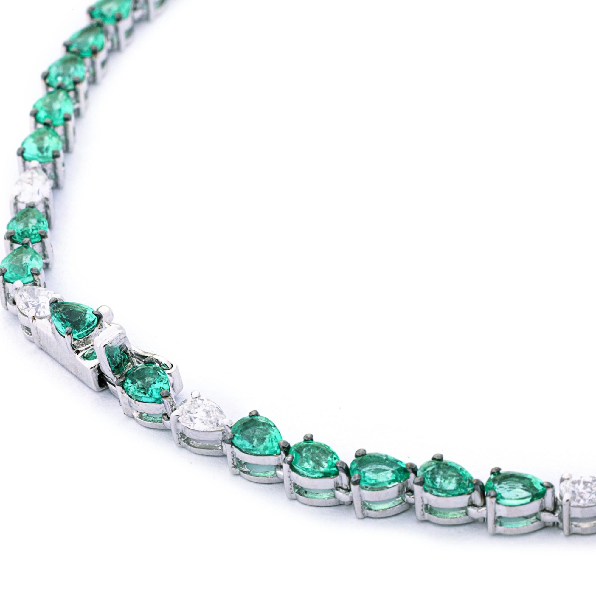  Alex Jona Emerald White Diamond 18 Karat White Gold Flexible Scarf Necklace For Sale 1