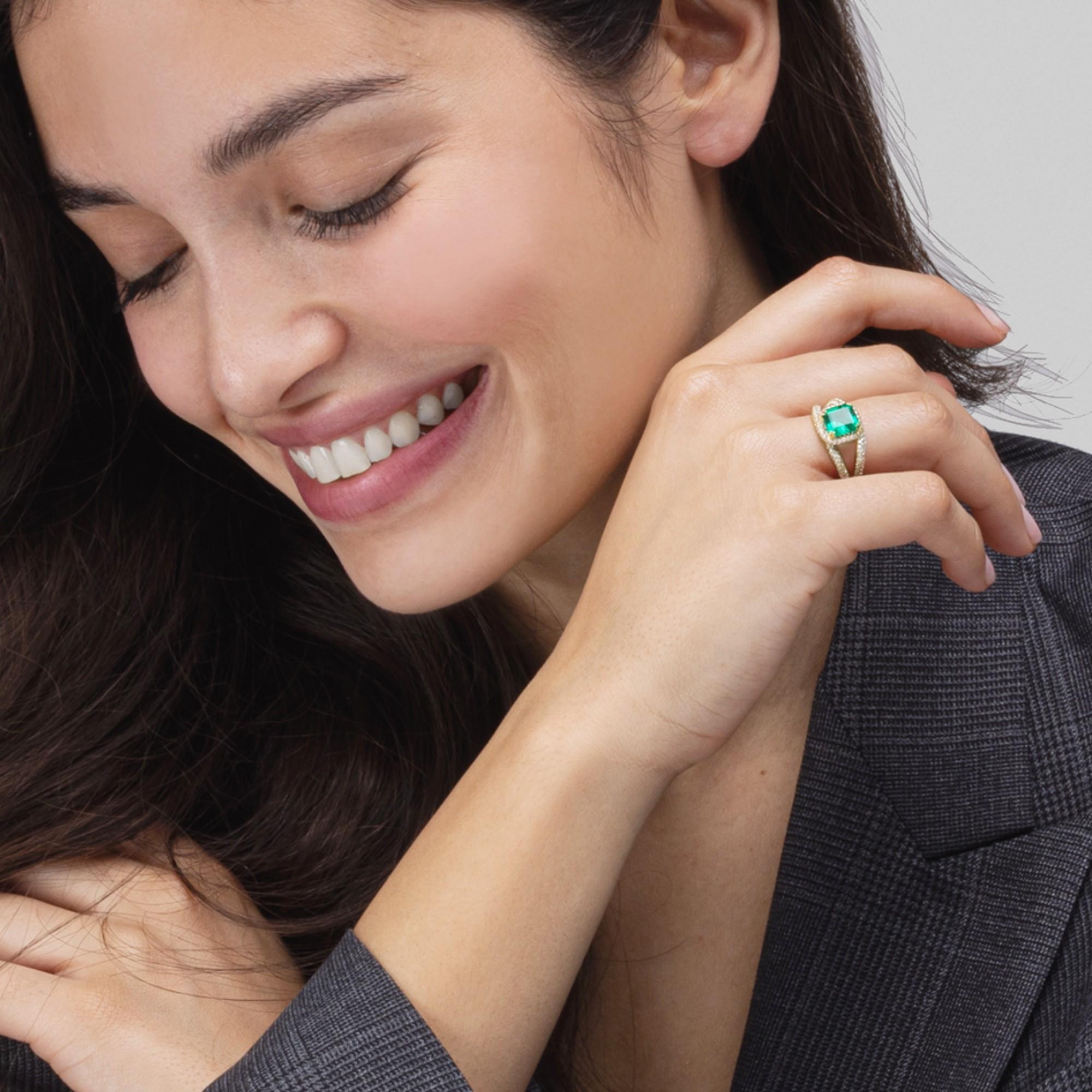 Women's Alex Jona Emerald White Diamond 18 Karat Yellow Gold Solitaire Ring For Sale