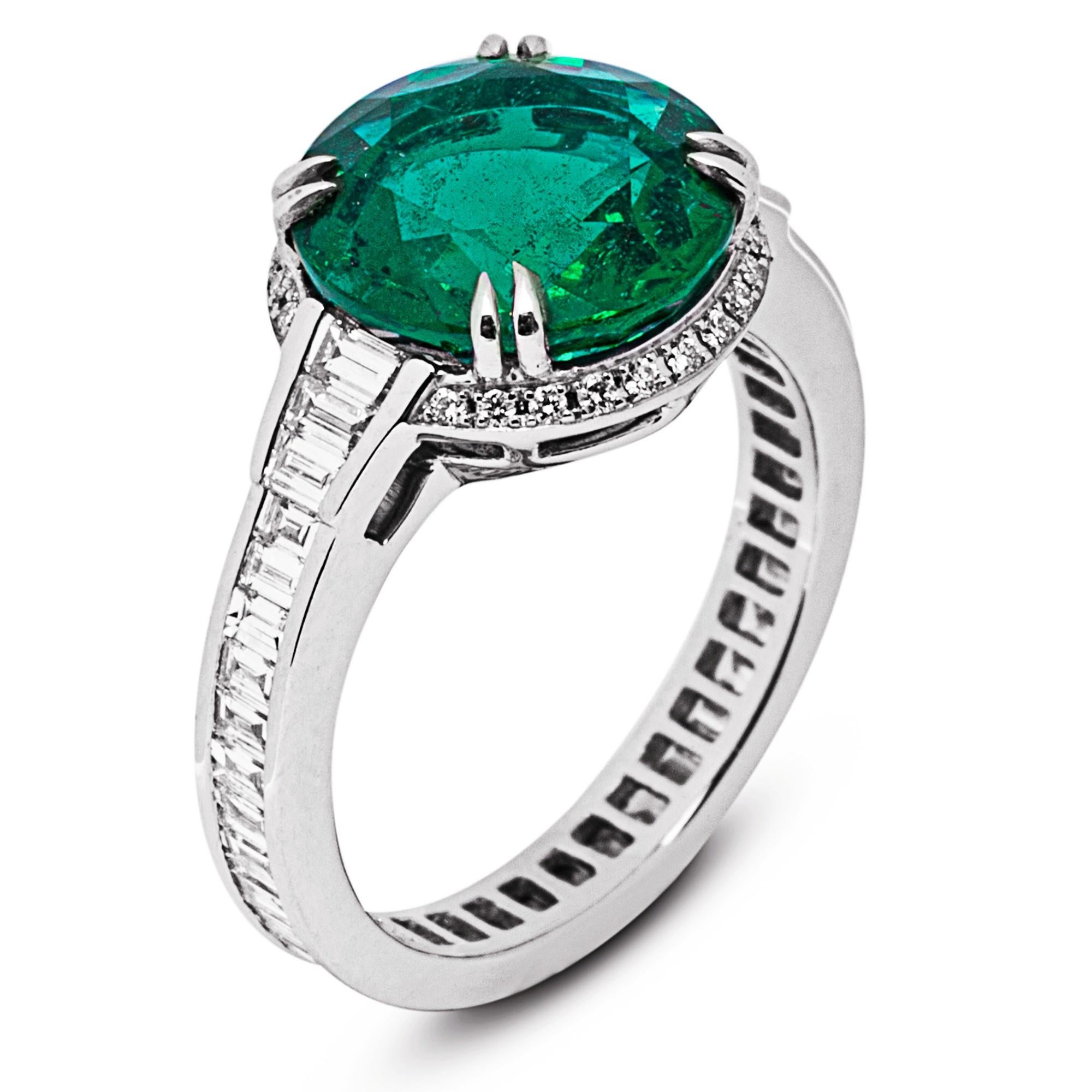 Solitär-Ring aus Platin mit Smaragd und weißen Diamanten von Jona (Smaragdschliff) im Angebot
