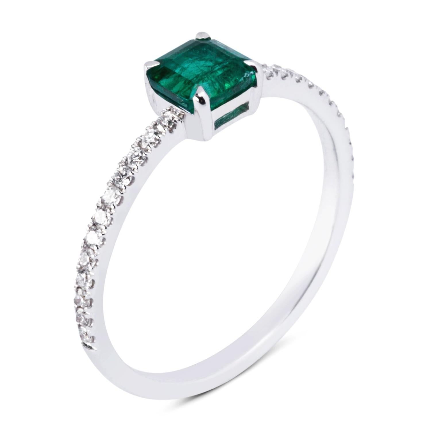 Alex Jona Design-Kollektion, handgefertigt in Italien, 18 Karat Weißgold Solitär Ring, zentriert einen 0,55 Karat Smaragd Schliff Emerald. Die Schultern sind mit 24 weißen Diamanten besetzt, mit einem Gesamtgewicht von 0,20 Karat, Farbe F, Reinheit