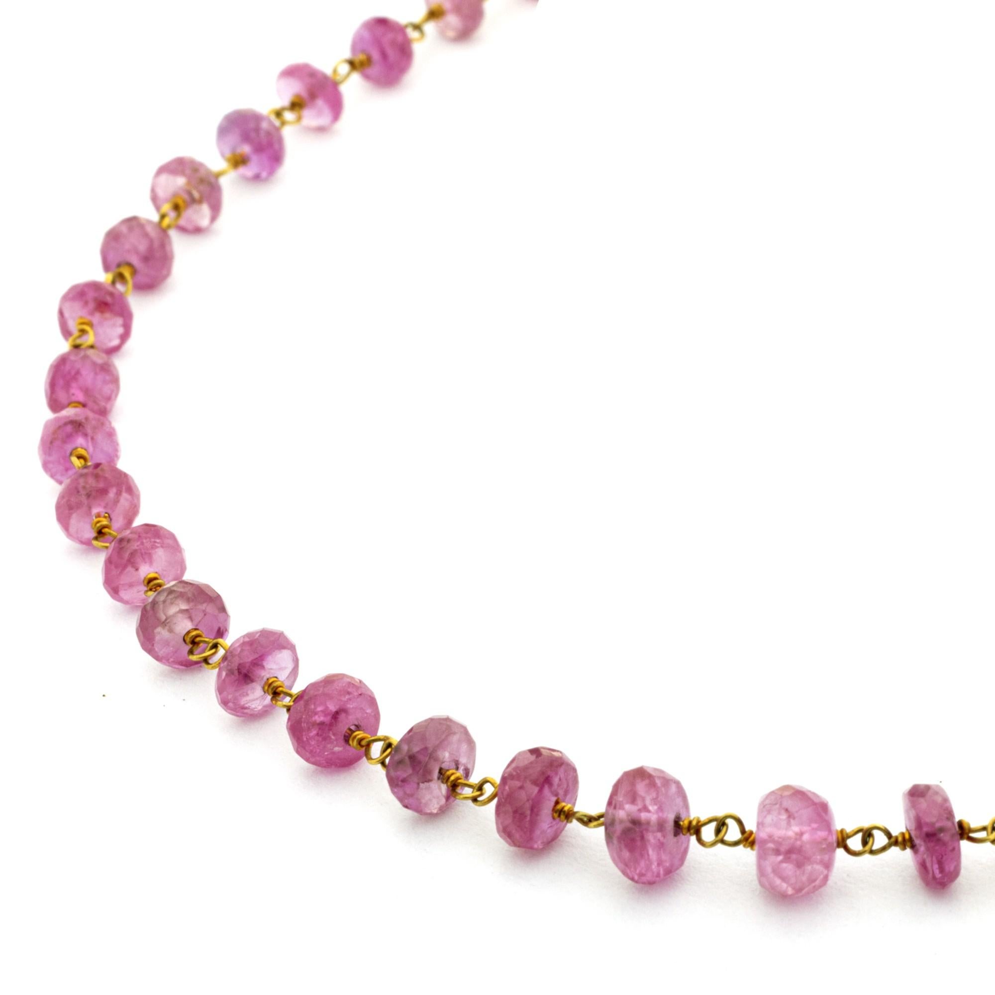 Alex Jona Facettierte Washer-Halskette aus 18 Karat Gelbgold mit rosa Saphir (Rundschliff) im Angebot