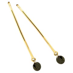 Schwebende schwarze Diamant-Ohrringe aus 18 Karat Gelbgold mit Anhänger