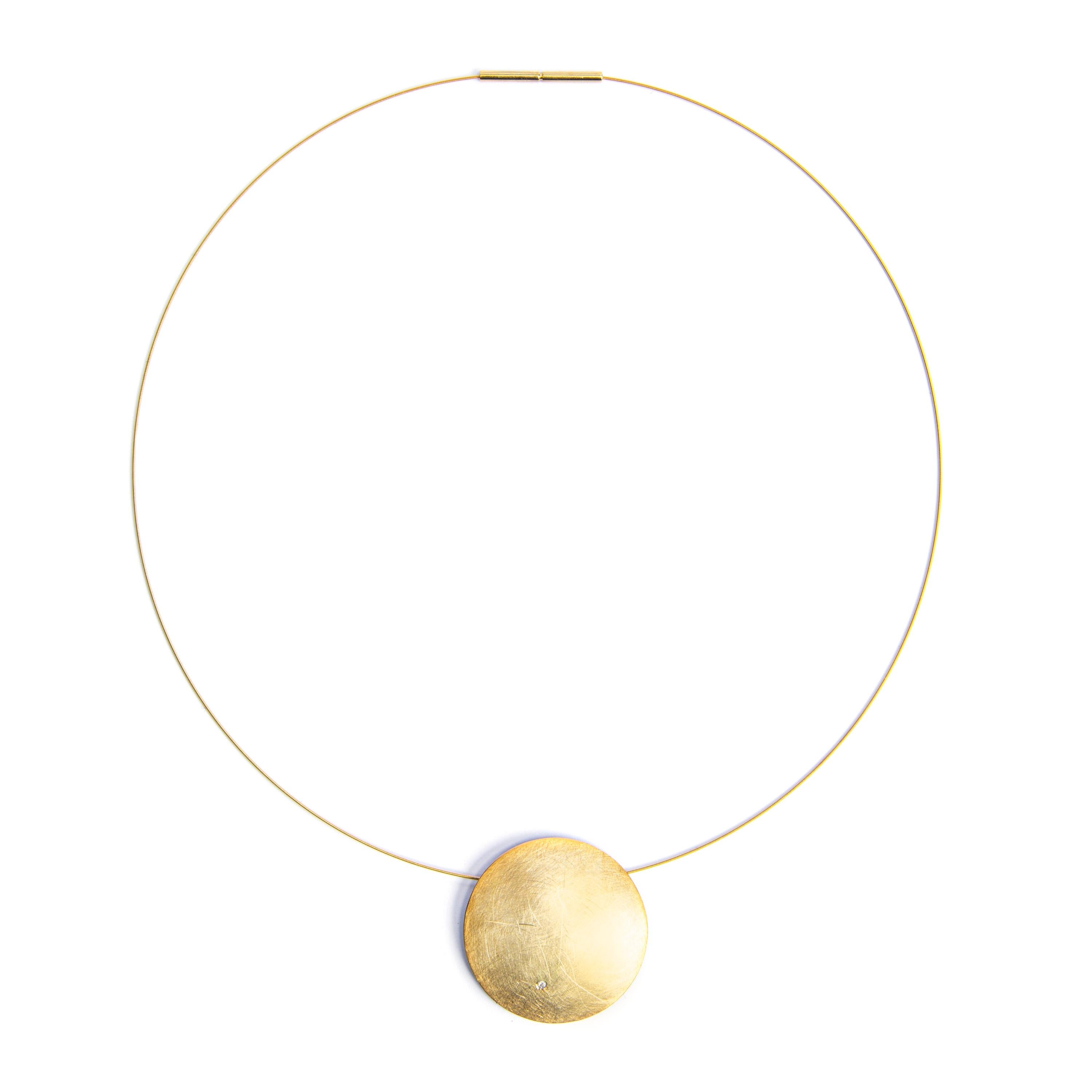 Alex Jona Gold-Plated Sterling Silver Disk Pendant Choker Necklace In New Condition For Sale In Torino, IT