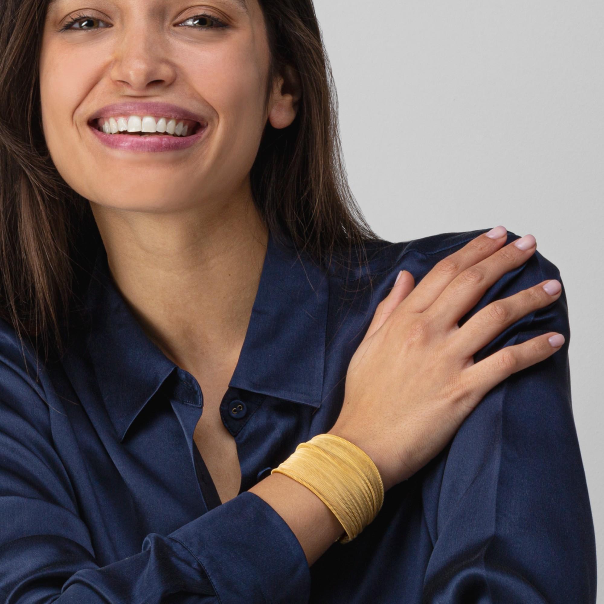Alex Jona - Bracelet manchette plissé tissé en argent sterling et plaqué or Pour femmes en vente
