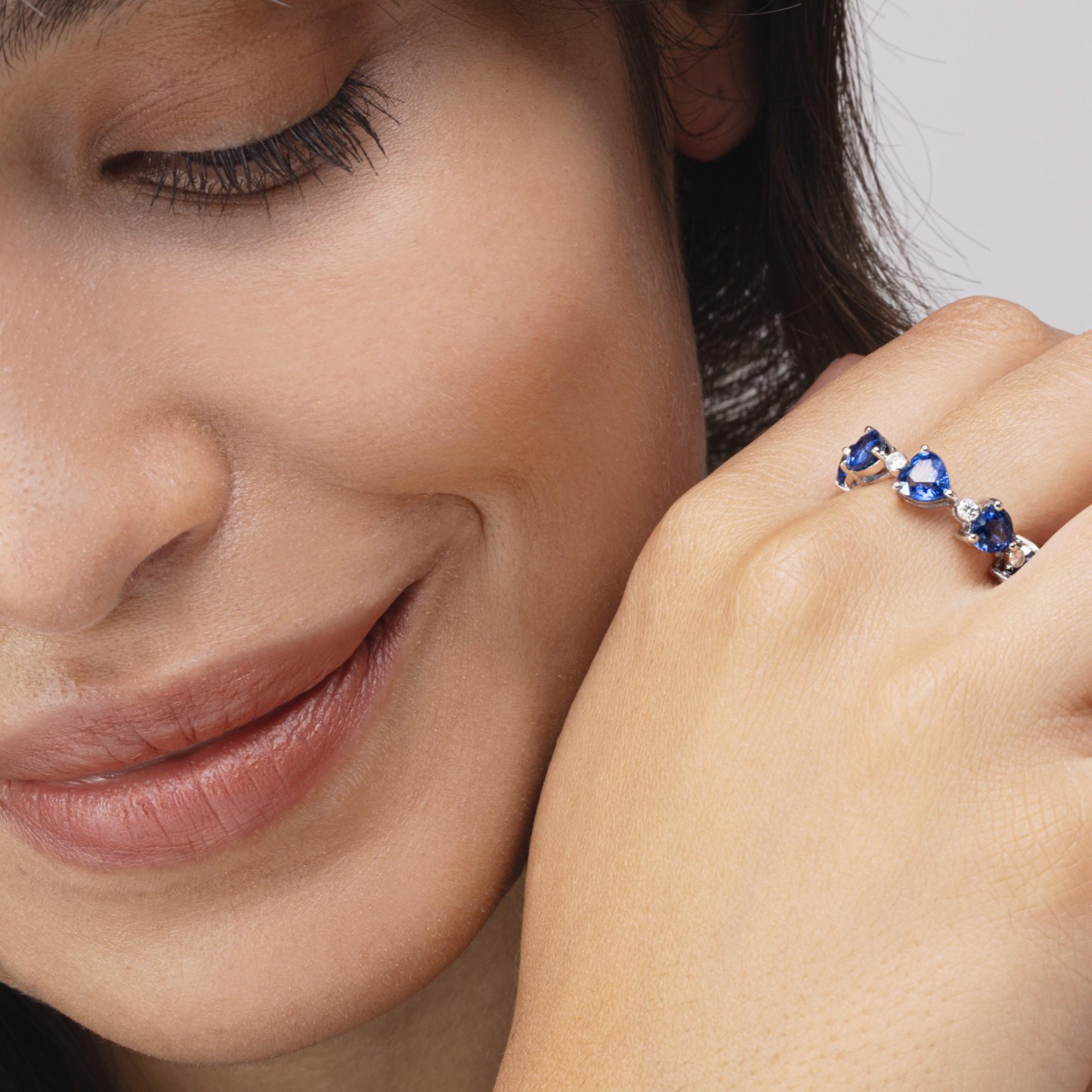 Women's or Men's Alex Jona Heart Blue Sapphire White Diamond 18 Karat White Gold Eternity Ring  For Sale