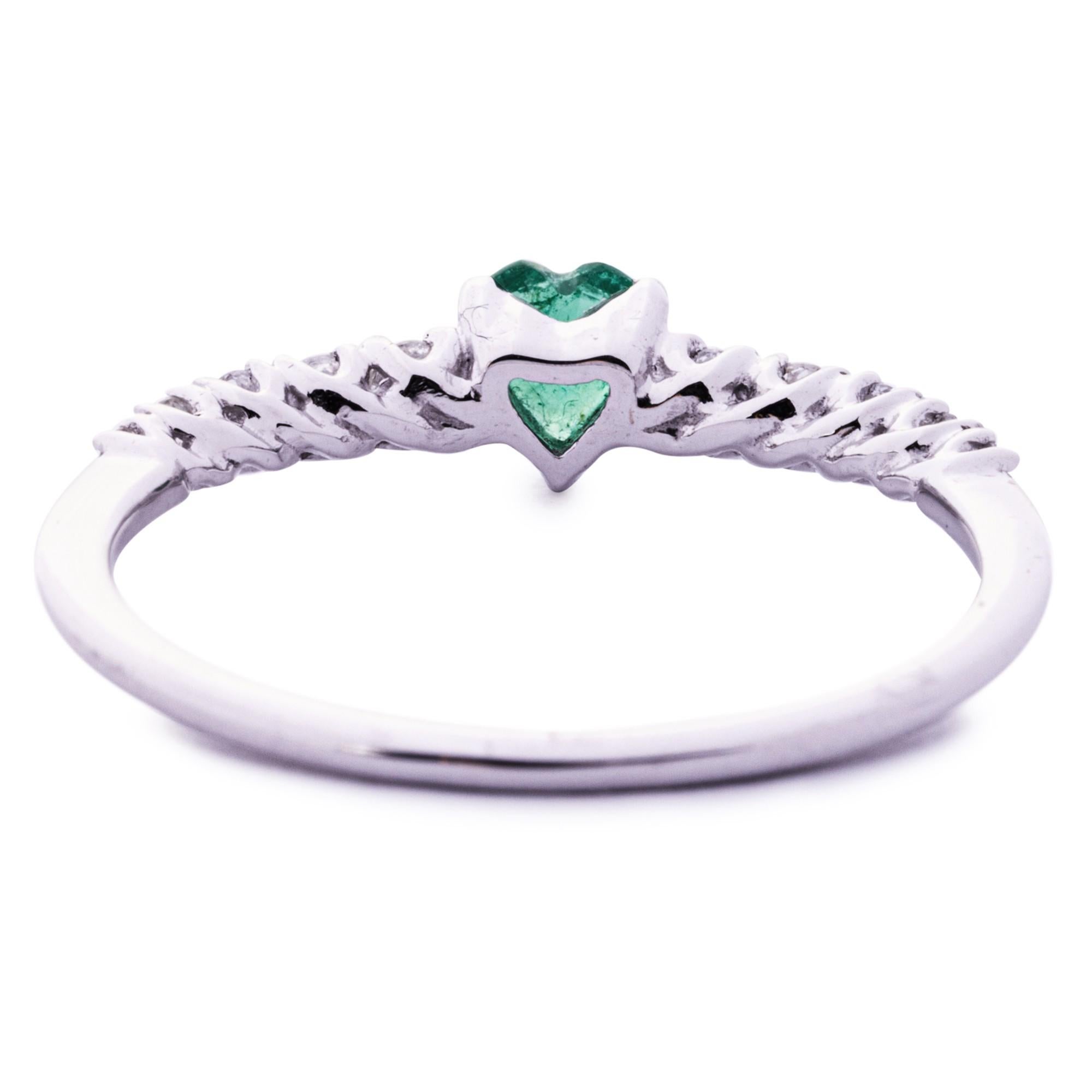 Alex Jona Heart Cut Emerald & White Diamond 18 Karat White Gold Solitaire Ring For Sale 3