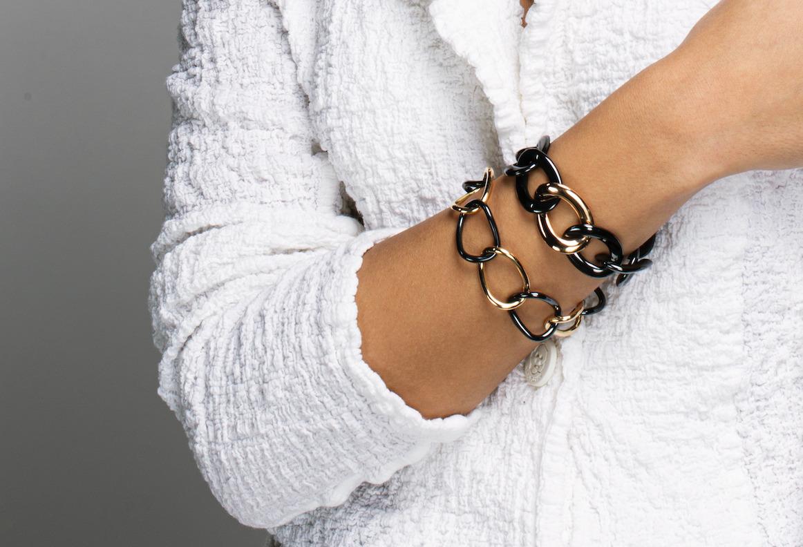 Contemporaneo Alex Jona - Bracciale in ceramica nera high-tech in oro giallo 18 carati - A Link in vendita