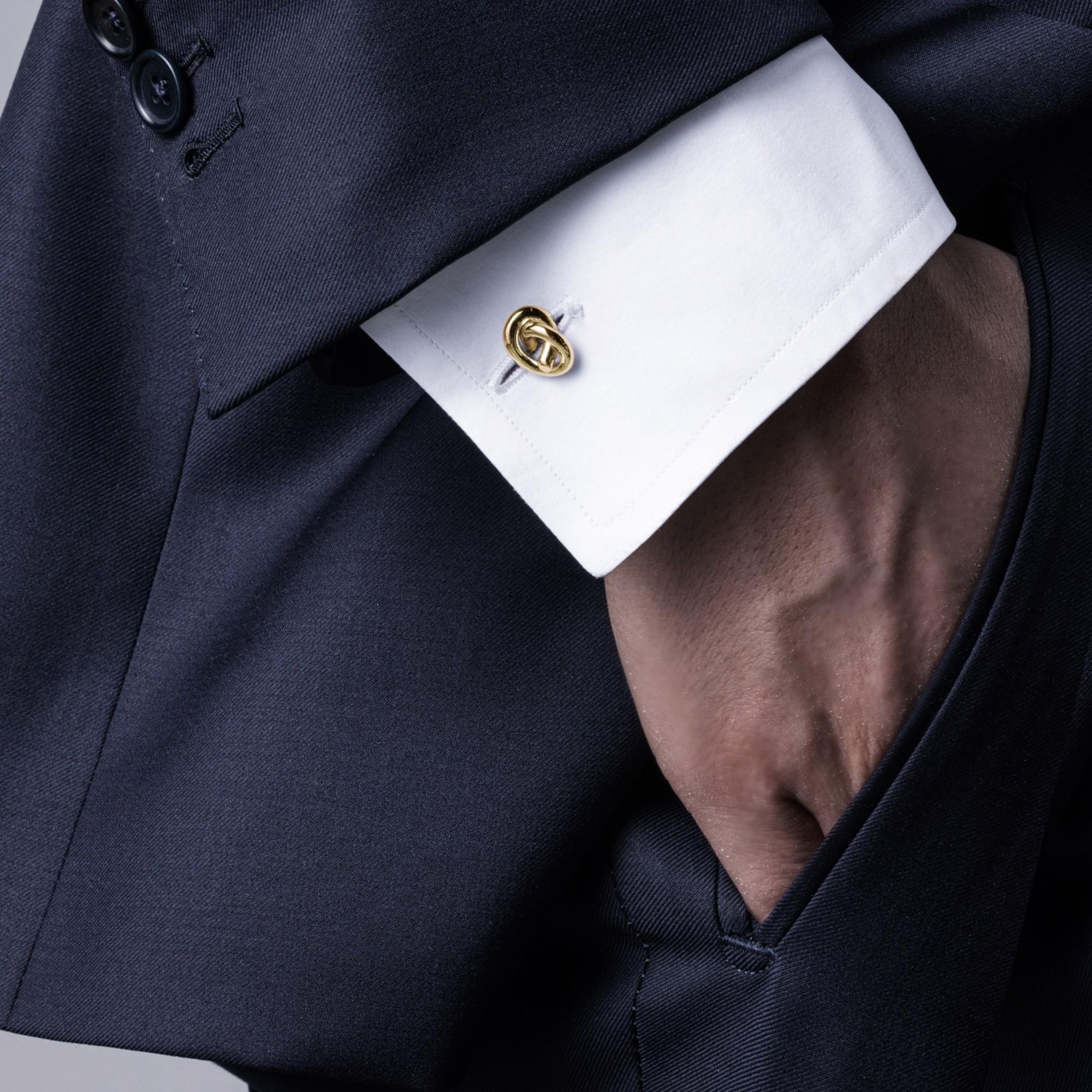 Alex Jona design collection, hand crafted in Italy, 18 karat yellow gold knot cufflinks.
Dimension: W 0.52 in X H 0.39 in X D 0.25 in.  W 13.20 mm X H 9.93 mm X D 6.53 mm

Alex Jona cufflinks stand out, not only for their special design and for the