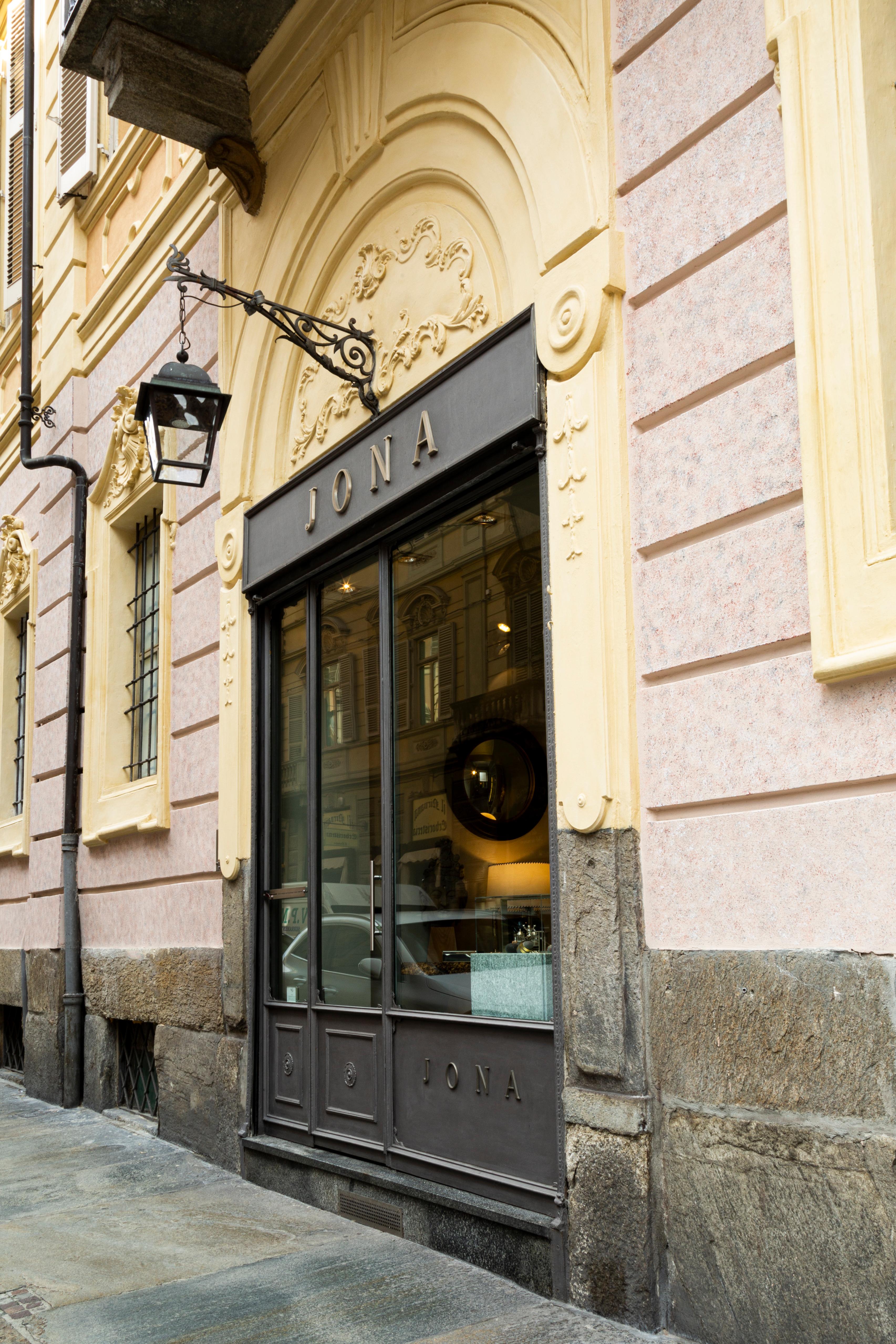 Orecchini pendenti in oro bianco 18 carati di Alex Jona Lapis Lazuli in vendita 1