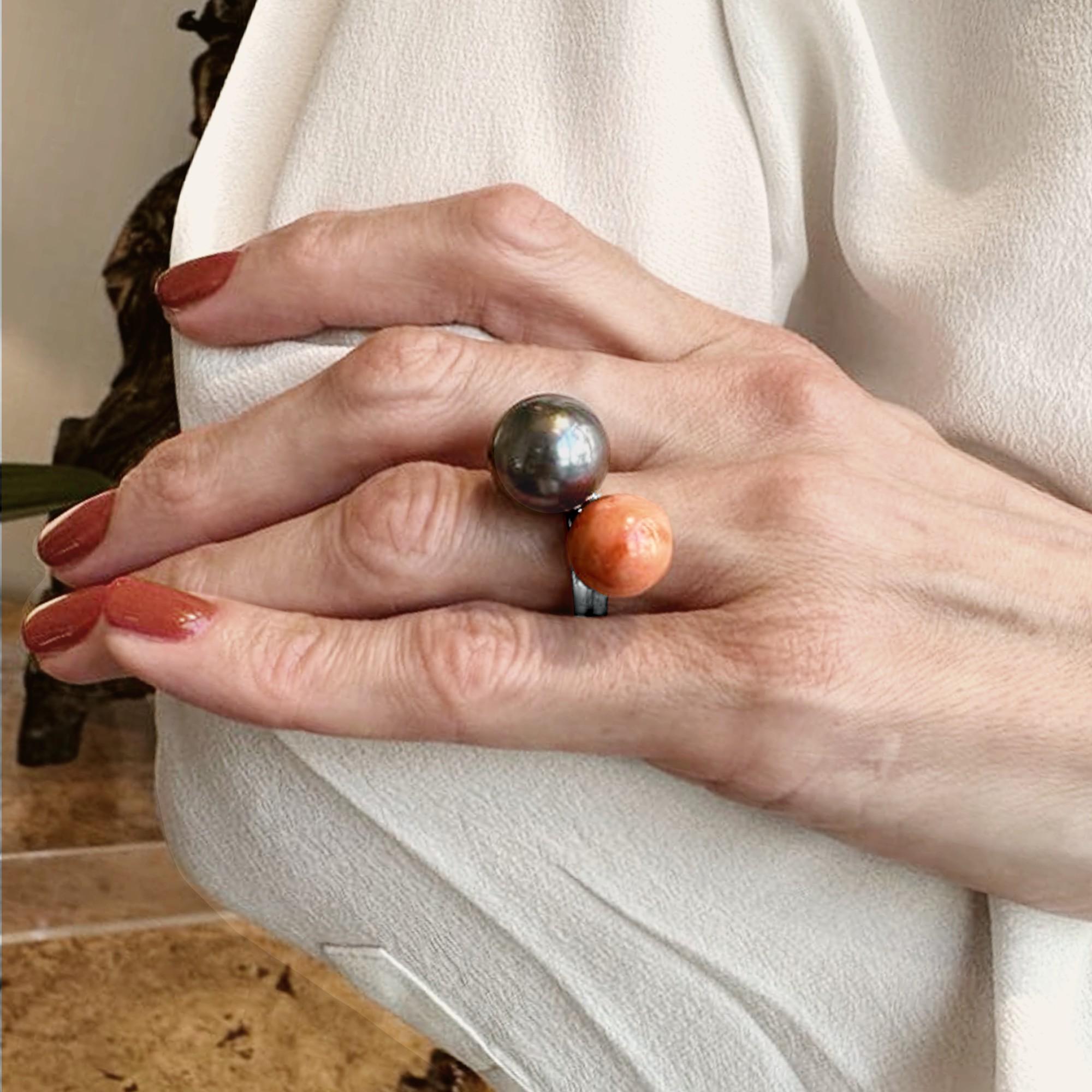Alex Jona design collection, hand crafted in Italy, 18 carat white gold band ring set with one spherical Mediterranean Coral  12.00 mm diameter and one 14.20 mm Tahiti grey. Size 6.0 US, can be sized.
Alex Jona jewels stand out, not only for their