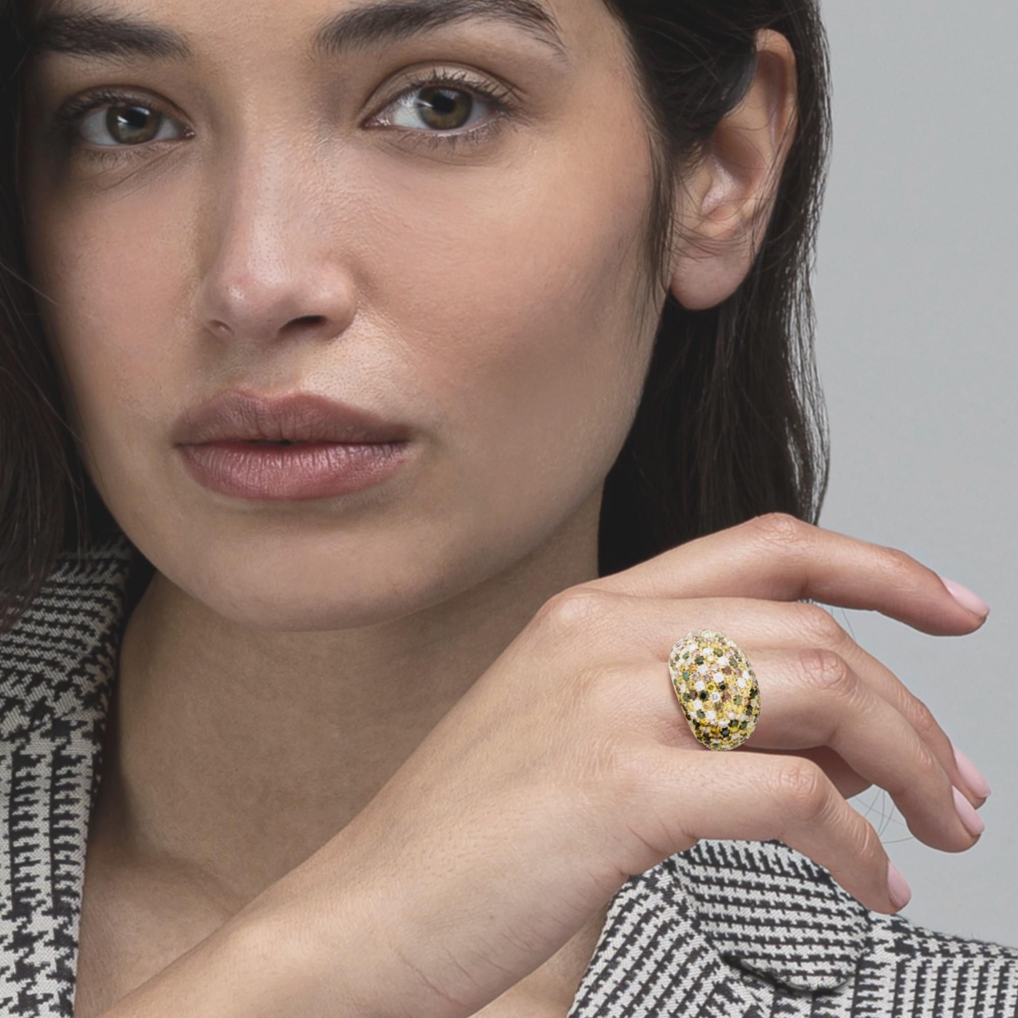 Alex Jona Bague dôme en or jaune 18 carats avec diamants multicolores Unisexe en vente
