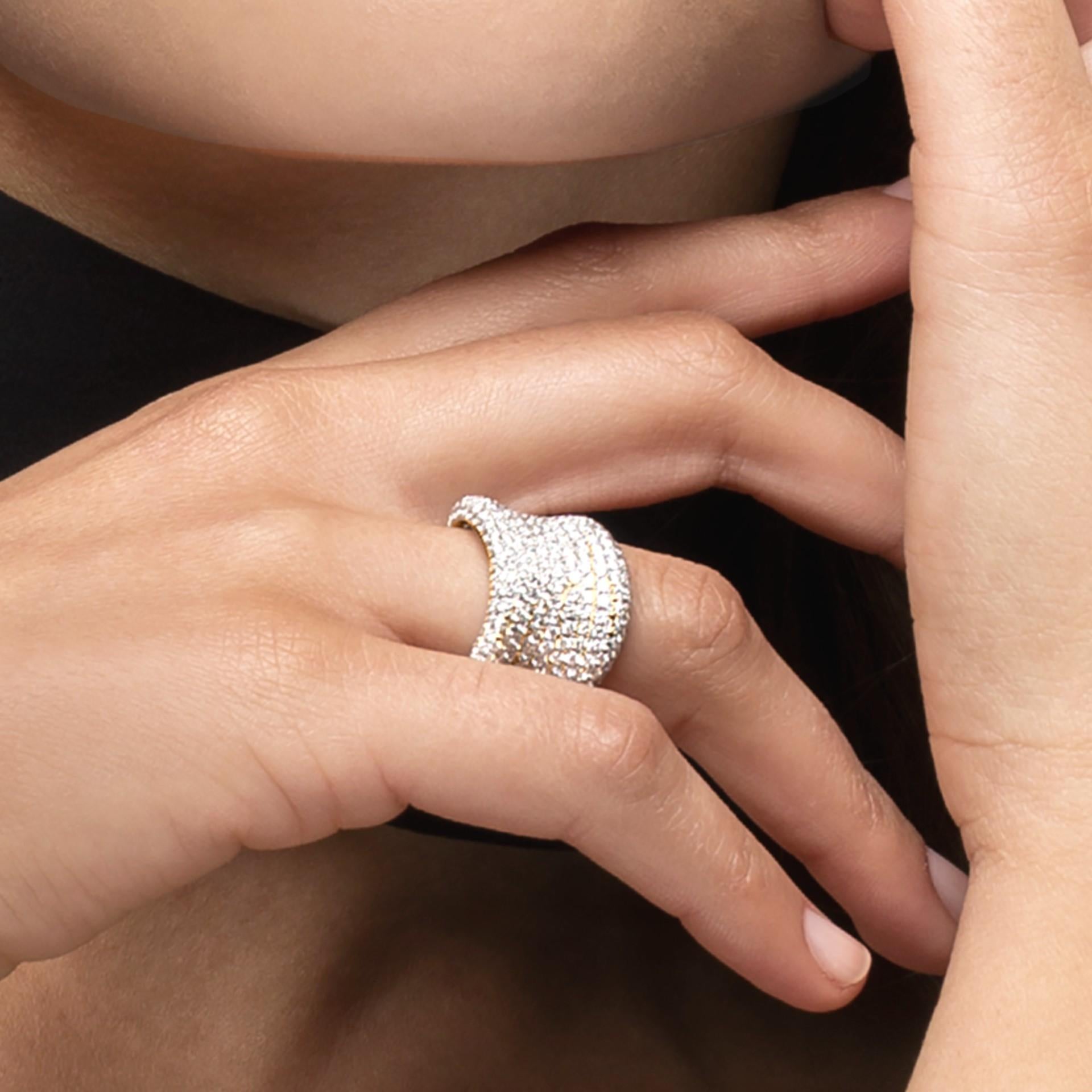 Alex Jona Onda Weißer Diamant-Ring aus 18 Karat Gelbgold im Zustand „Neu“ im Angebot in Torino, IT