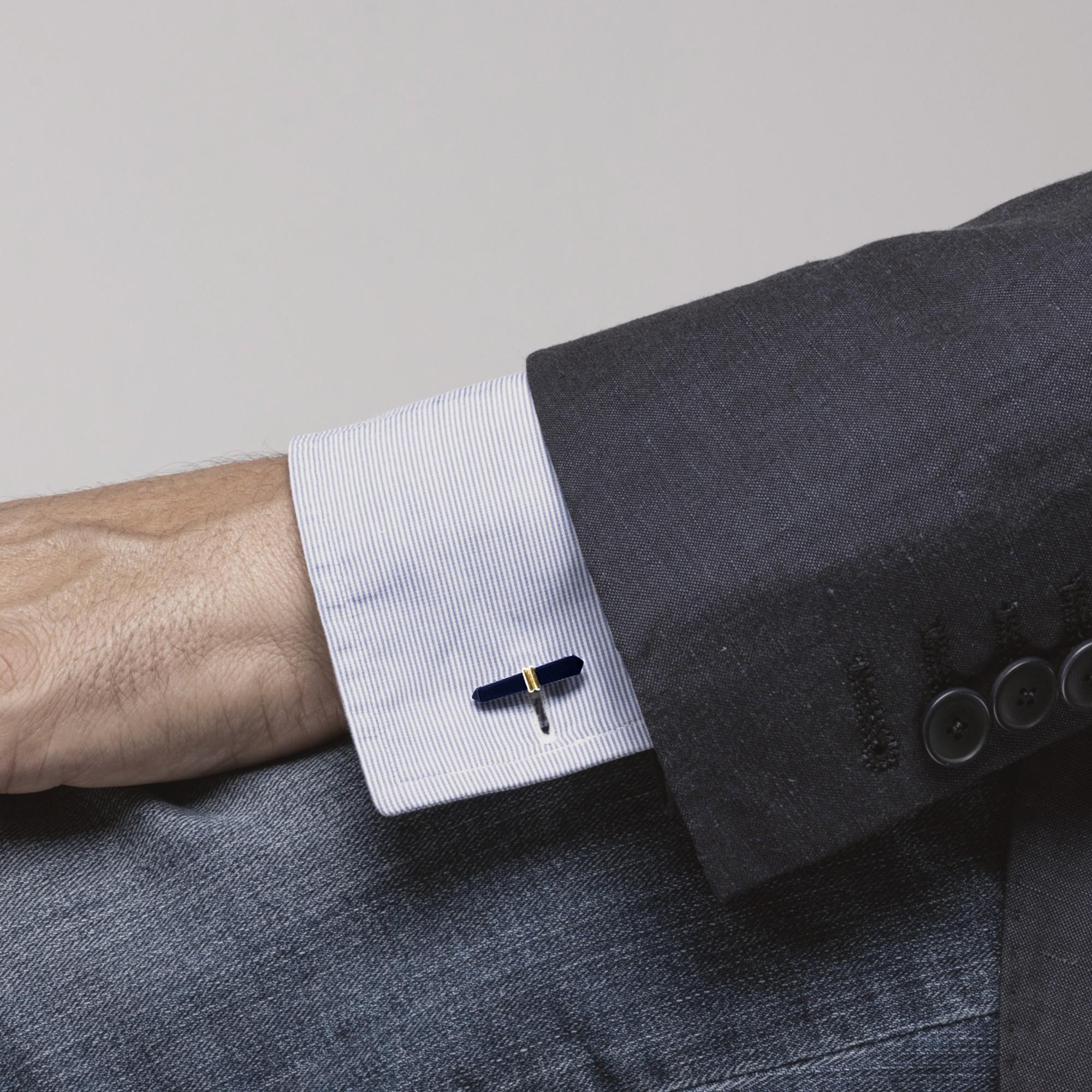 Colección de diseño de Alex Jona, fabricada a mano en Italia,  gemelos doble obelisco de ónice montados en plata de ley chapada en oro.
Los gemelos Alex Jona destacan no sólo por su especial diseño y por su excelente calidad, sino también por la