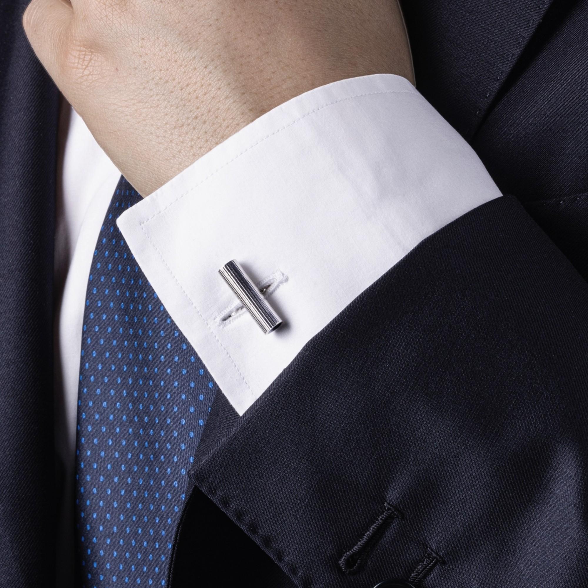 Alex Jona design collection, hand crafted in Italy, Rhodium plated Sterling Silver and Onyx bar cufflinks. Marked JONA 925. 
Alex Jona cufflinks stand out, not only for their special design and for the excellent quality, but also for the careful
