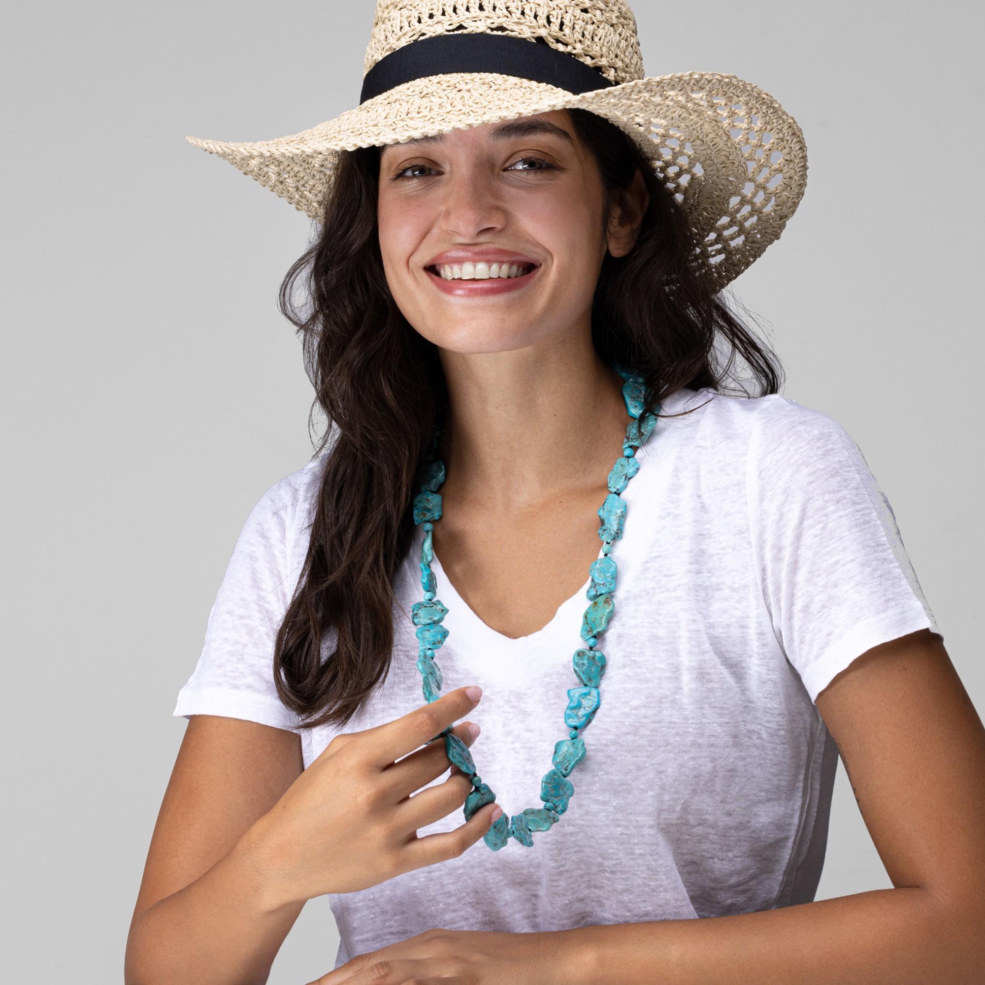 Alex Jona design collection, necklace with flat turquoise pebbles.
Alex Jona jewels stand out, not only for their special design and for the excellent quality of the gemstones, but also for the careful attention given to details during all the