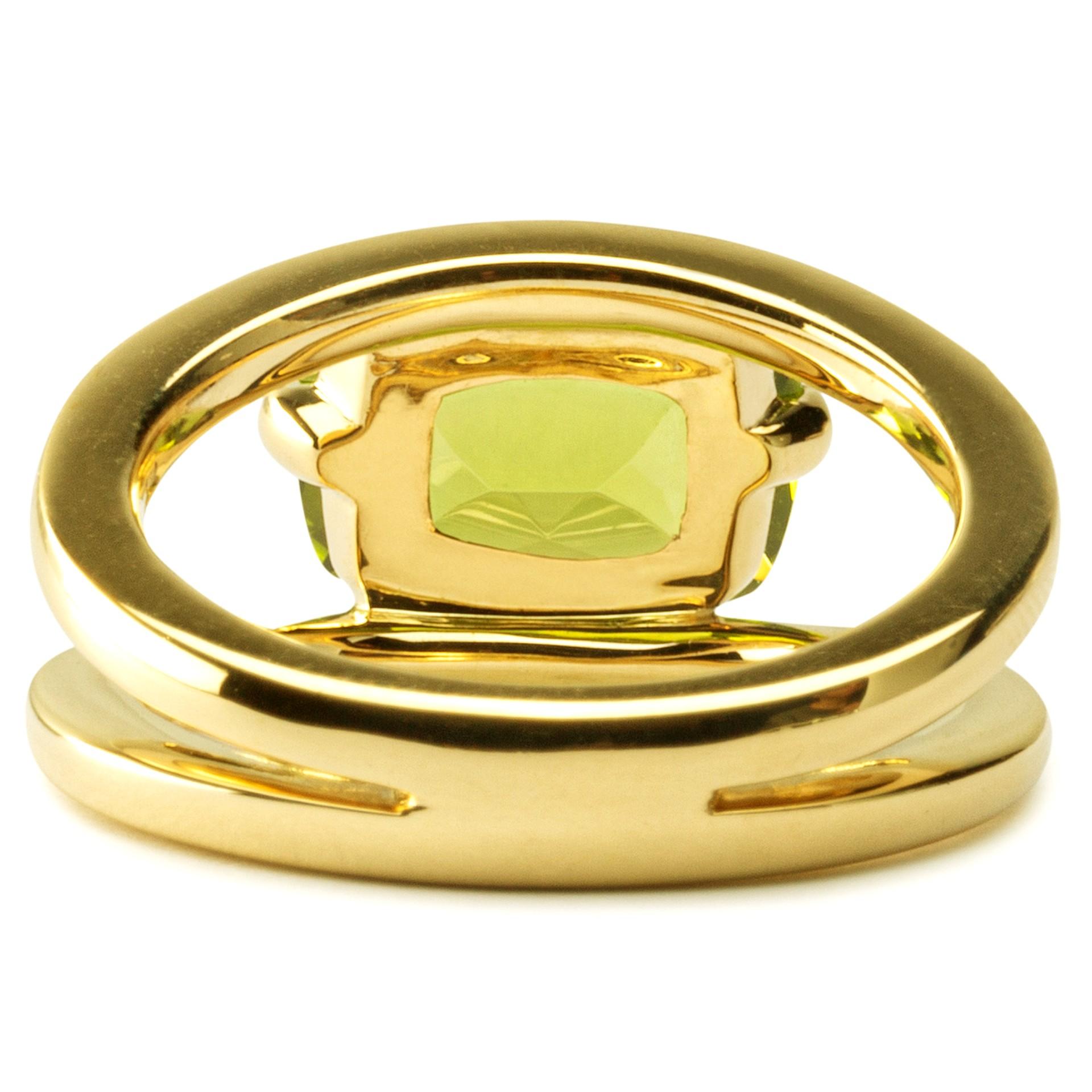 Alex Jona Peridot 18 Karat Yellow Gold Solitaire Open Band Ring For Sale 2
