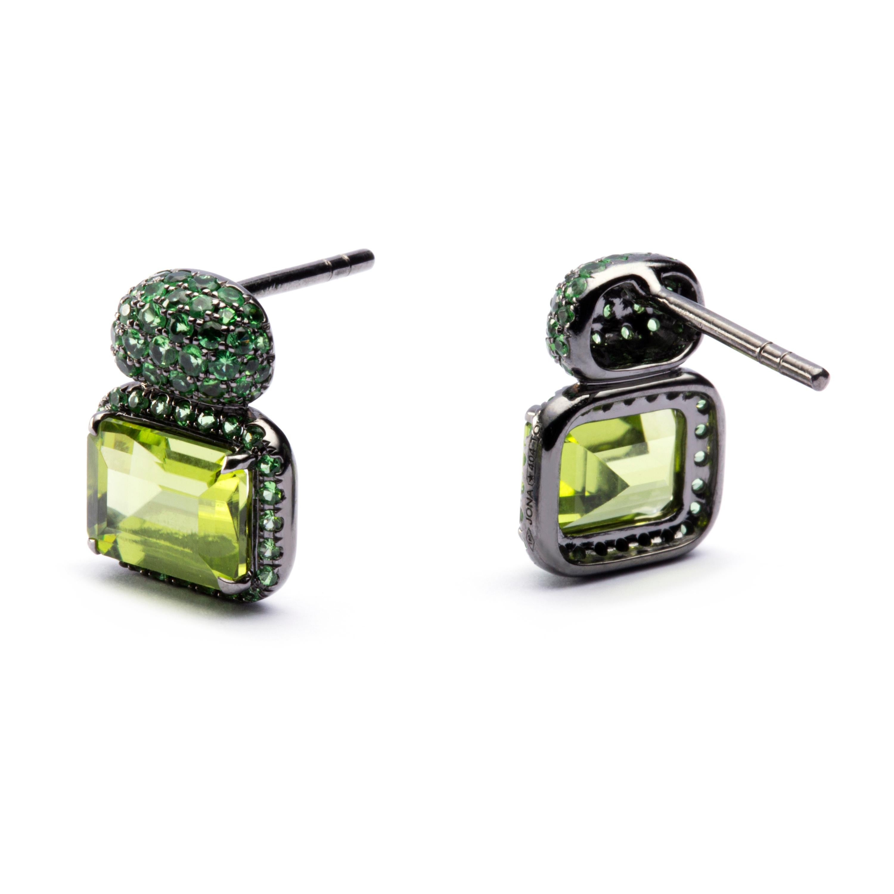Alex Jona Peridot Tsavorite White Gold Stud Earrings In New Condition For Sale In Lugano, CH