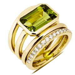 Alex Jona 18 Karat Gelbgold Bandring mit Peridot und weißem Diamant