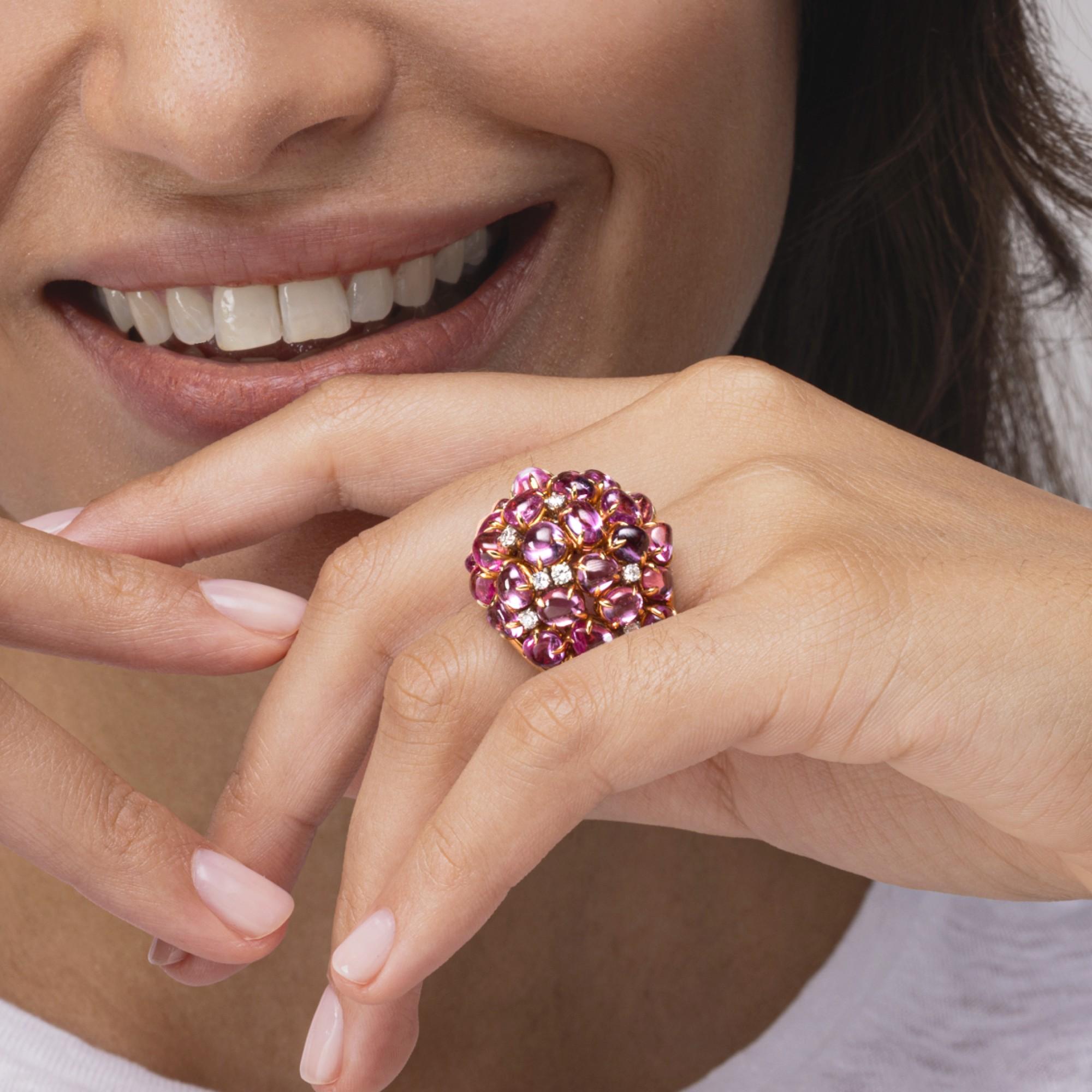 Alex Jona, bague dôme en or rose 18 carats avec saphir rose et diamants Neuf - En vente à Torino, IT