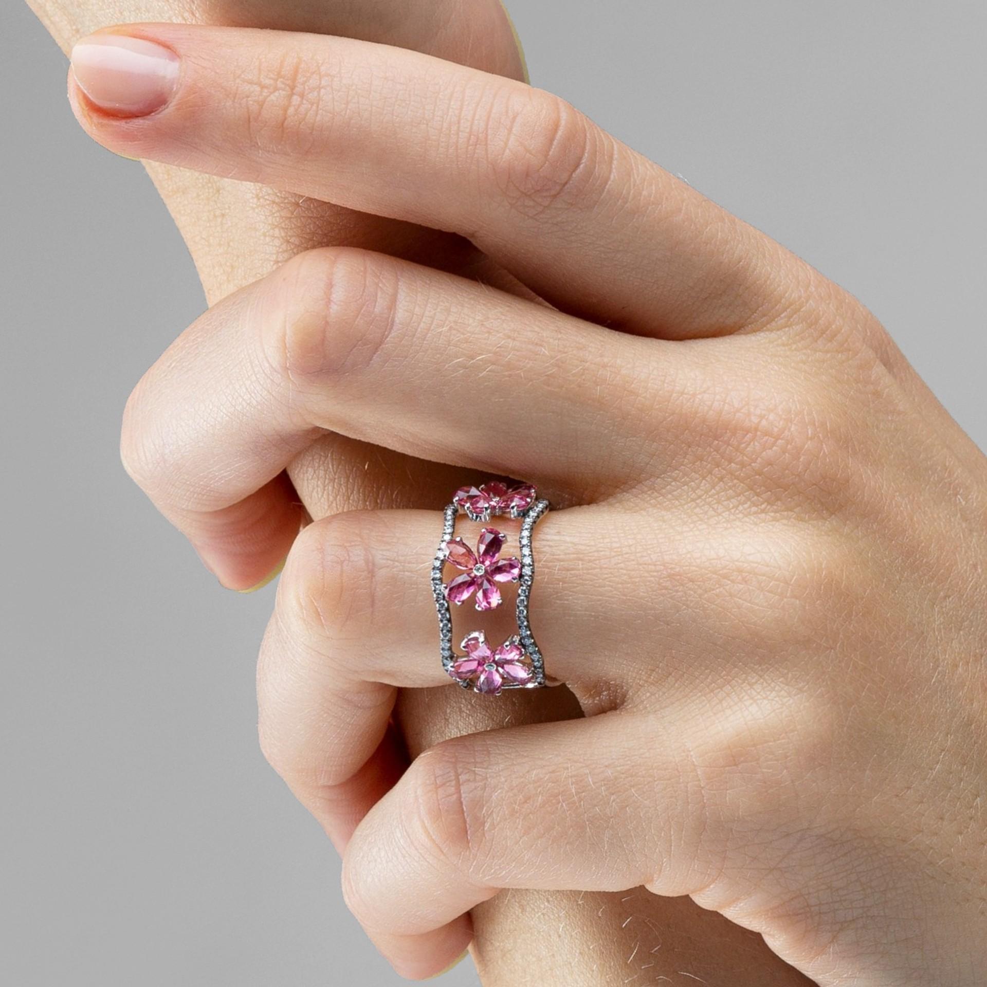 Alex Jona, bague en or blanc 18 carats avec tourmaline rose et diamants blancs Pour femmes en vente