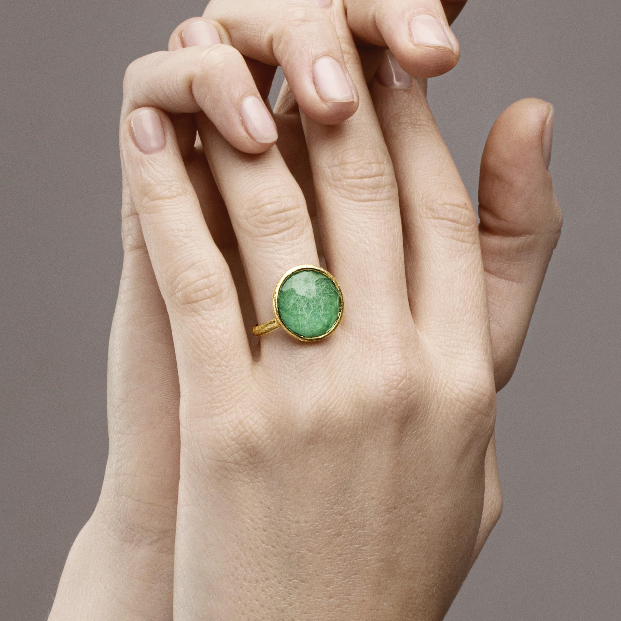 Alex Jona Quartz Green Jade 18 Karat Yellow Gold Ring In New Condition For Sale In Lugano, CH