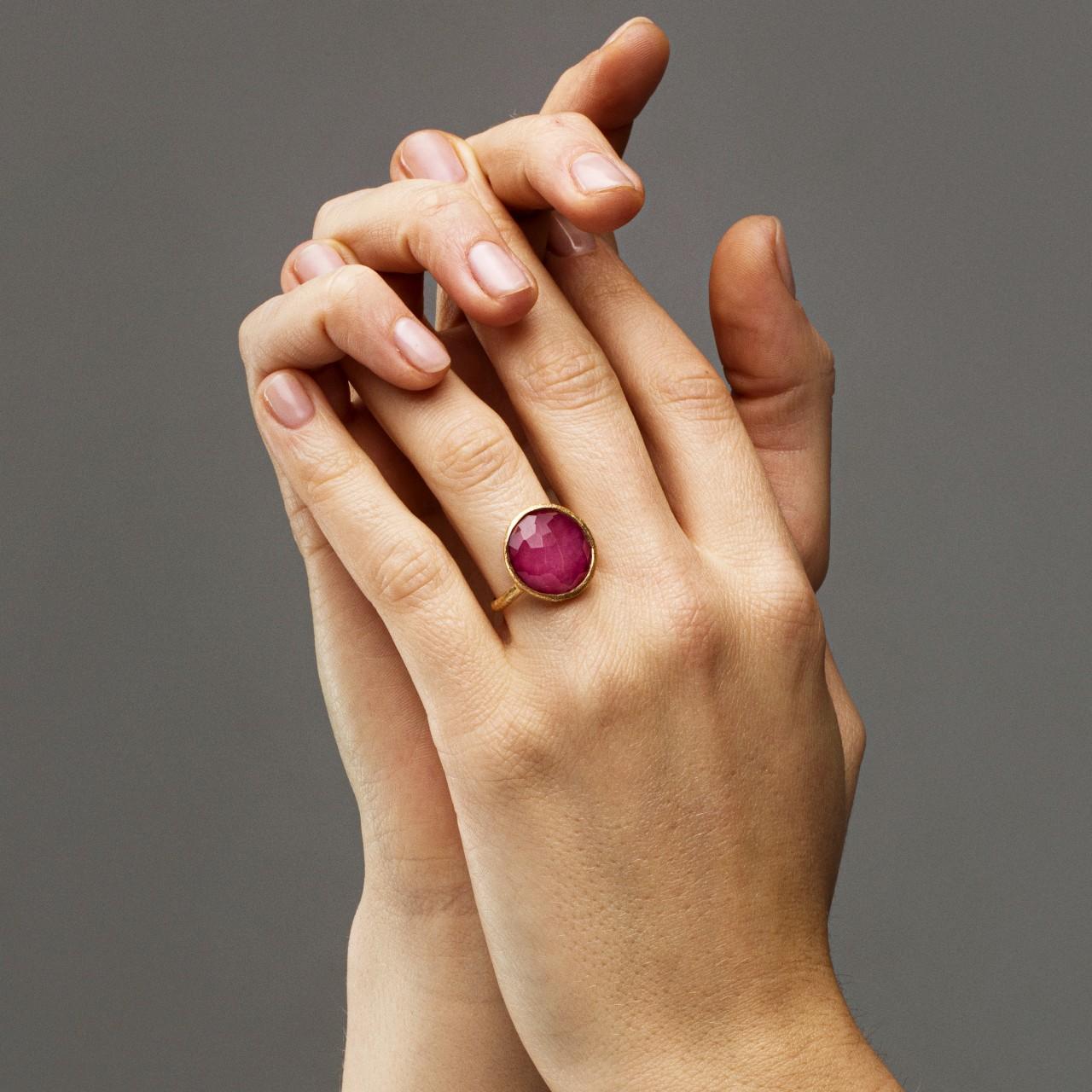 Alex Jona Quartz Ruby 18 Karat Yellow Gold Ring In New Condition For Sale In Lugano, CH