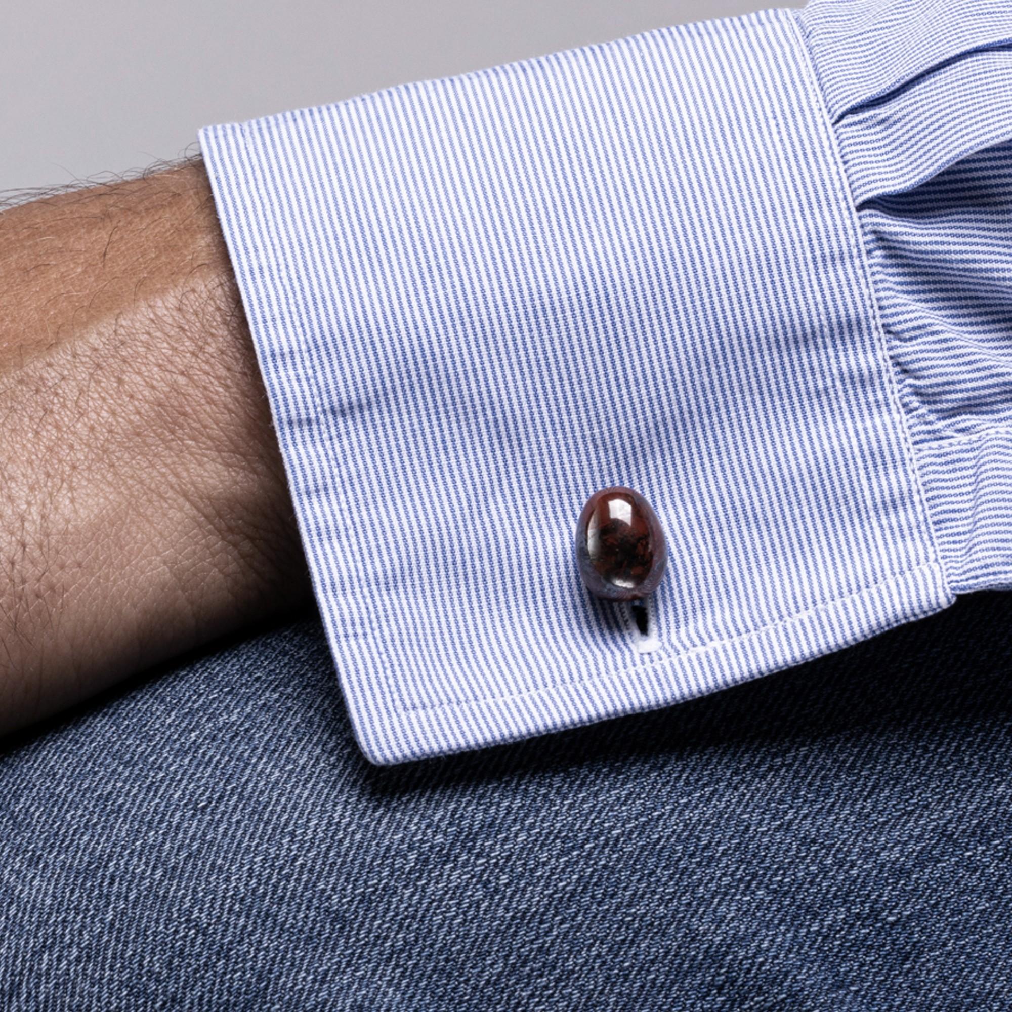 Collectional Design/One, fait à la main en Italie, boutons de manchette en or jaune 18 carats en forme d'œuf en rhodochrosite et de cylindre en onyx.

Les boutons de manchette Alex Jona se distinguent, non seulement par leur design particulier et