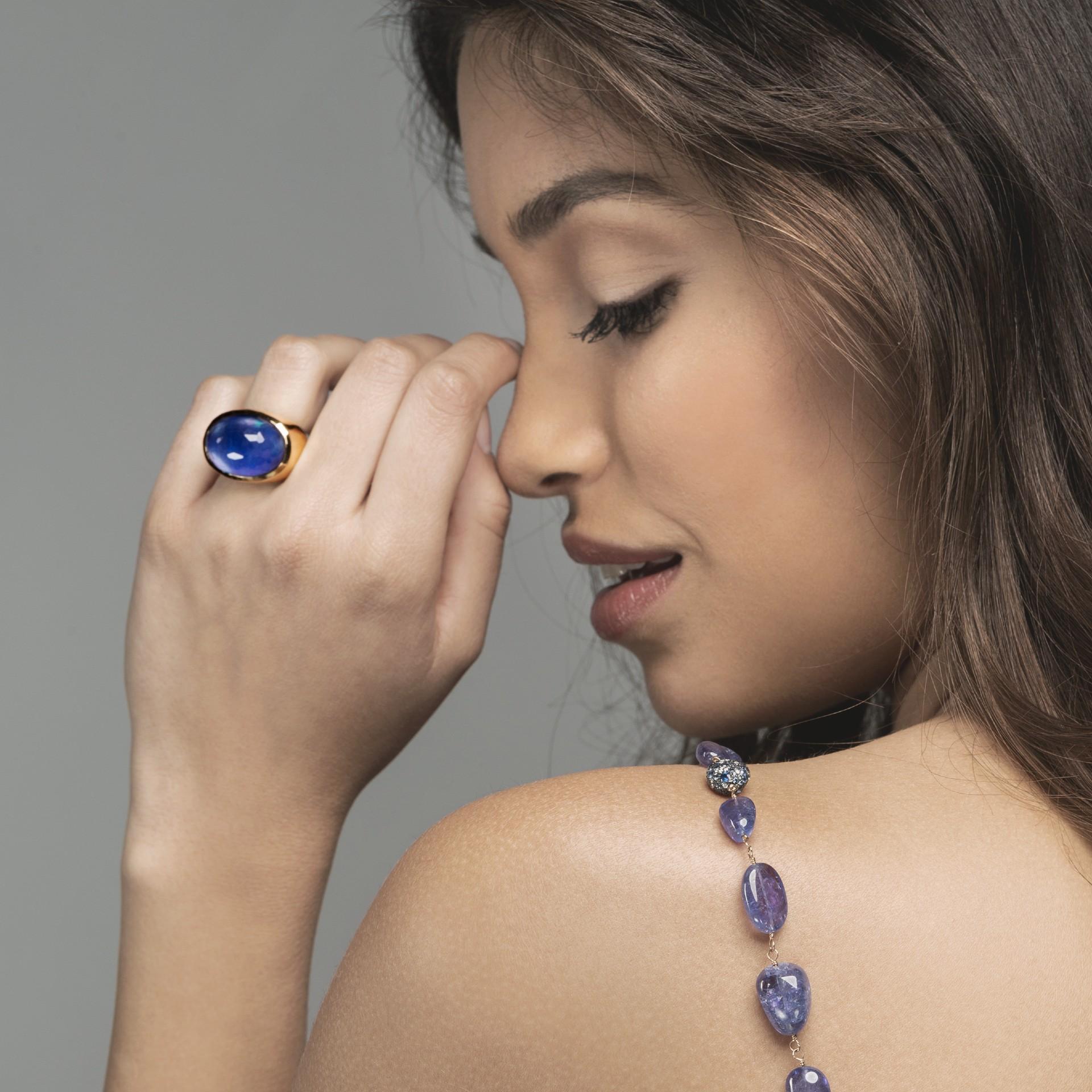 Alex Jona design collection, hand crafted in Italy, 18 karat yellow gold faceted dome ring, set with a crazy cut rock crystal over Lapis lazuli. US size 6, EU size 12, can be sized to any specification.
Alex Jona jewels stand out, not only for their