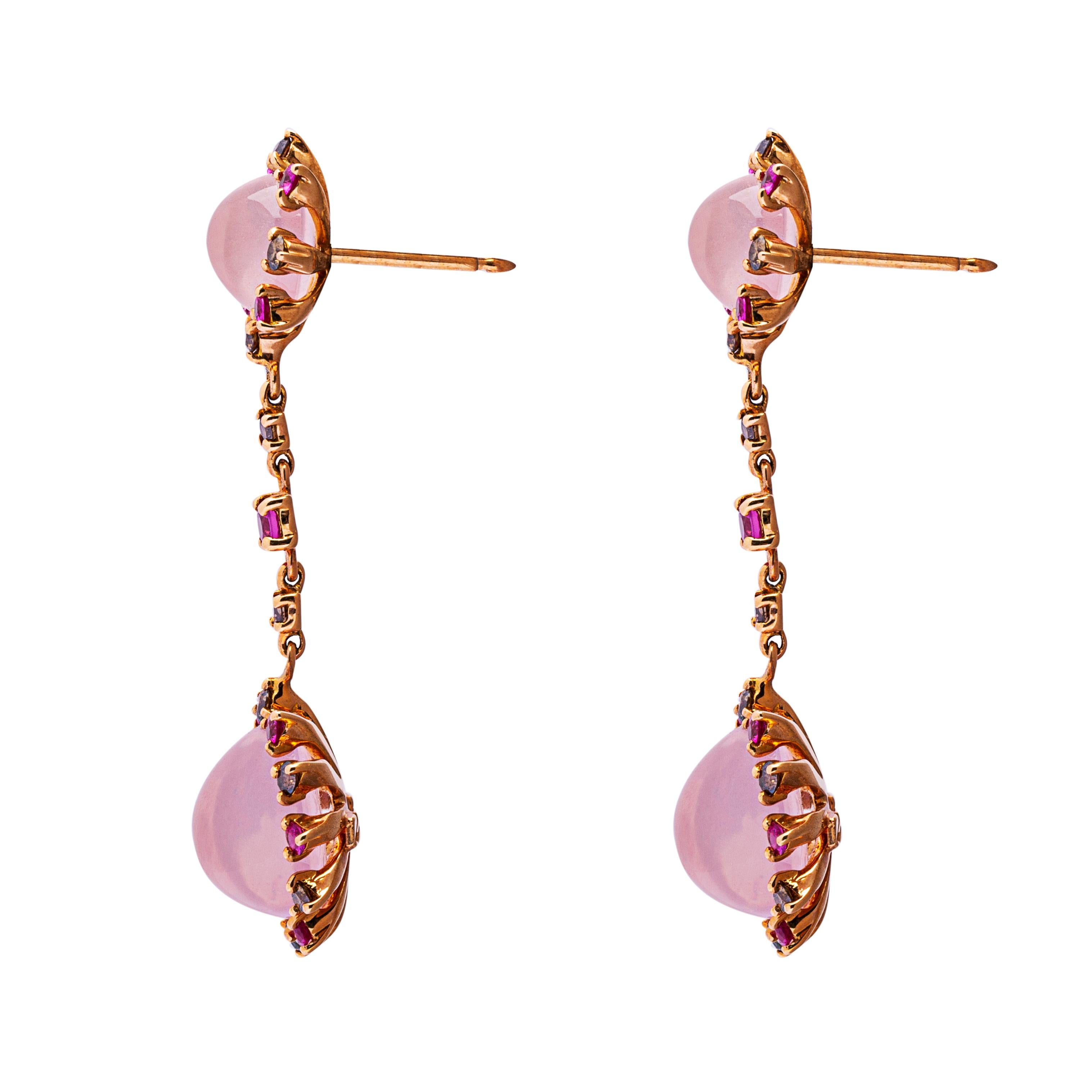 Taille cabochon Alex Jona, pendentifs d'oreilles en or rose 18 carats avec quartz rose, diamants bruns et saphirs roses en vente