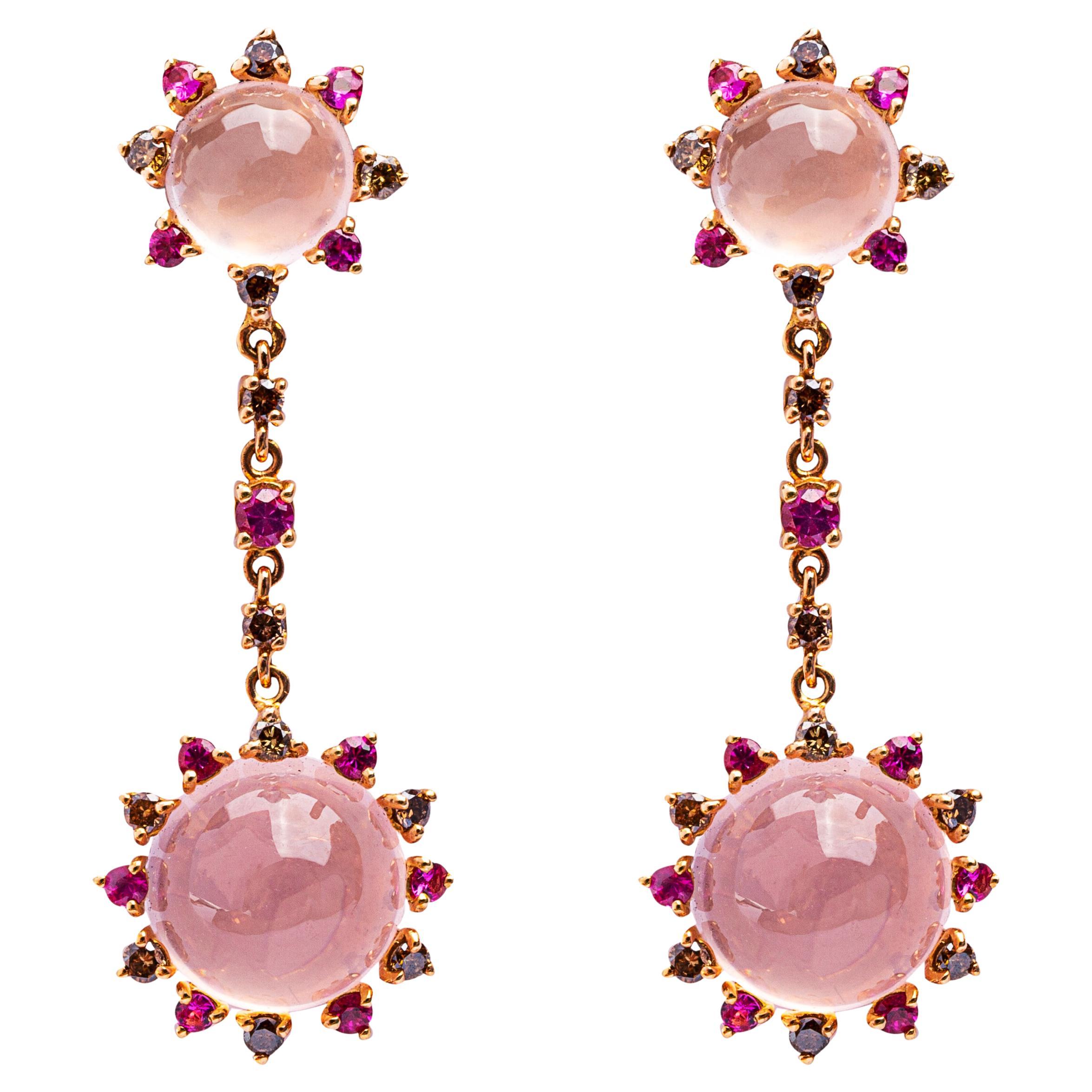 Alex Jona, pendentifs d'oreilles en or rose 18 carats avec quartz rose, diamants bruns et saphirs roses