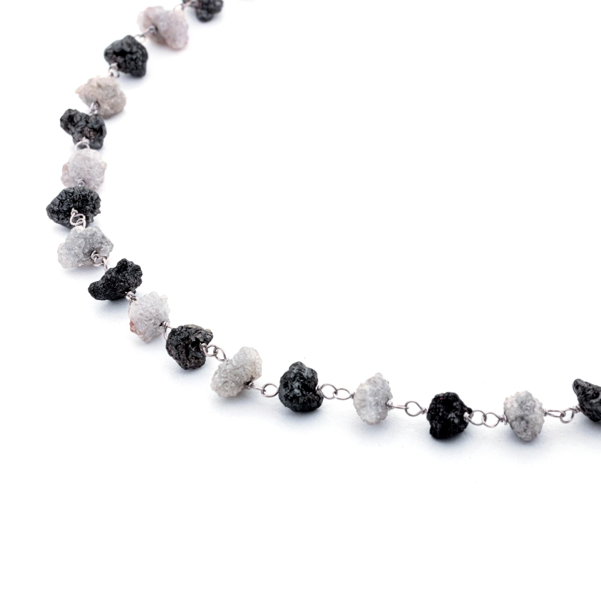 Taille grossière Alex Jona Collier de diamants noirs et gris bruts en or blanc 18 carats en vente