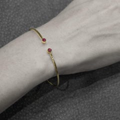 Alex Jona Pulsera brazalete de oro amarillo de 18 quilates con rubí