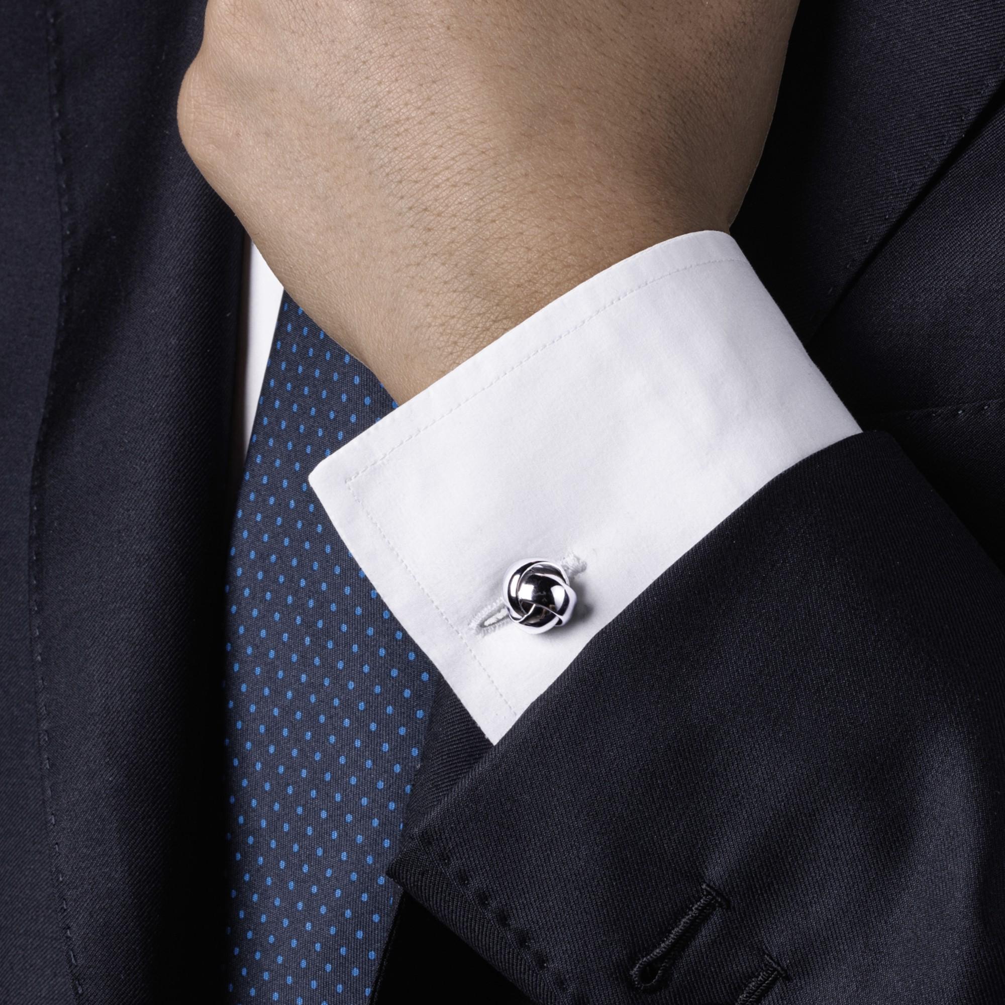 Alex Jona design collection, hand crafted in Italy, 925/°°° sterling silver knot cufflinks.
Bigger knot diameter: 0.50