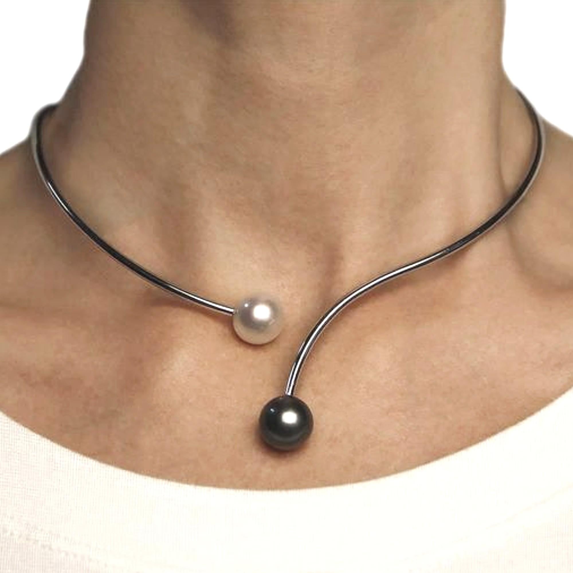 Alex Jona design collection, hand crafted in Italy, 18 karat white gold choker necklace (17 inch/43 cm) with two natural pearls, 11 mm diameter, one white South Sea and one grey from Tahiti.

Alex Jona jewels stand out, not only for their special
