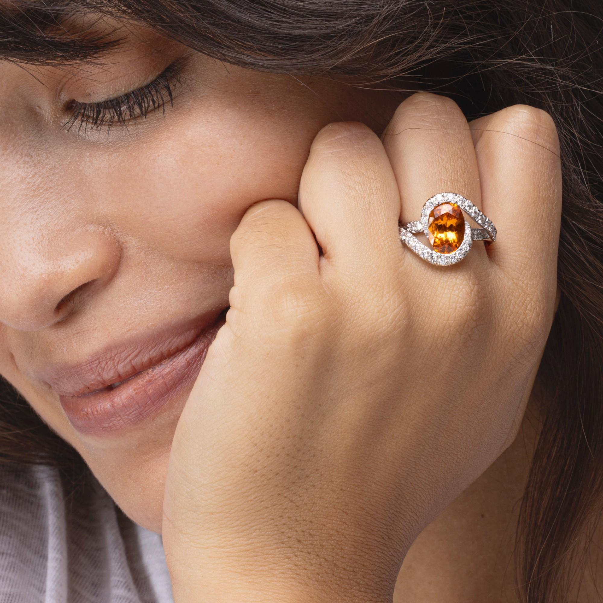 Women's or Men's Alex Jona Spessartite Garnet White Diamond 18 Karat White Gold Solitaire Ring For Sale