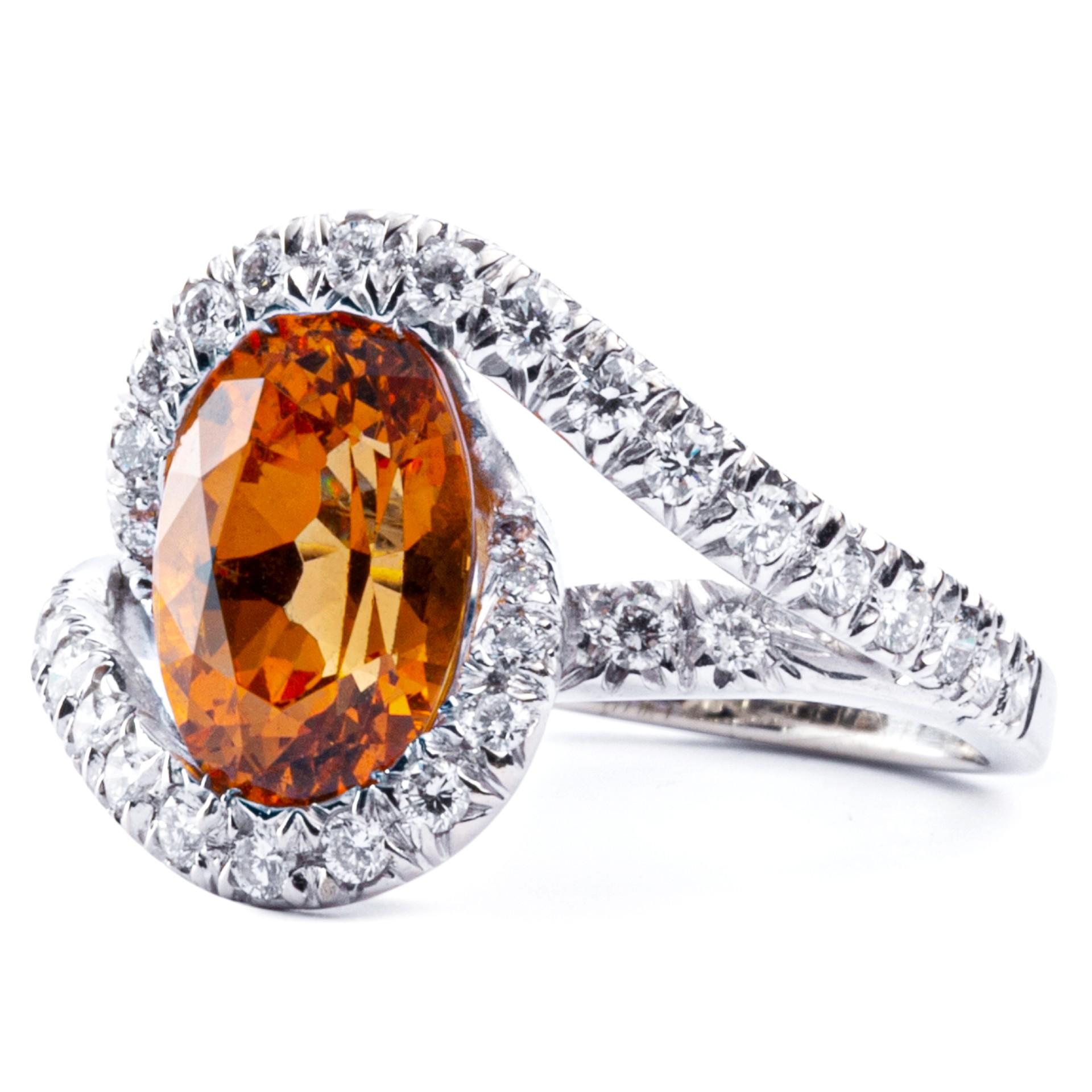 Alex Jona Solitär-Ring aus 18 Karat Weißgold mit Spessartit, Granat und weißem Diamant