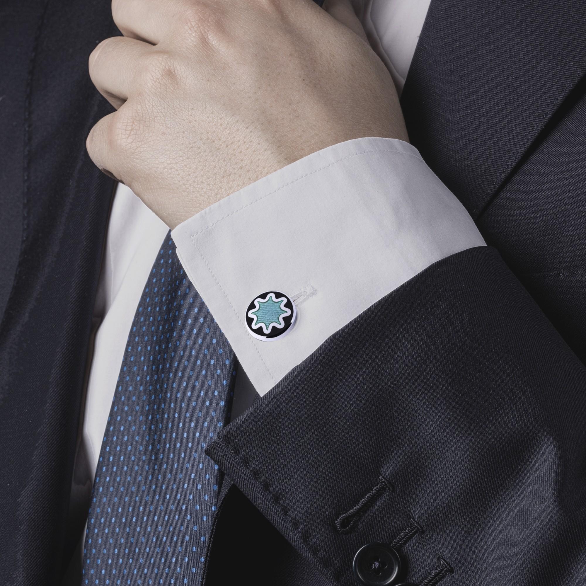 Collection Design/One d'Alex Jona, fabriqués à la main en Italie, boutons de manchette en argent sterling avec émail noir et éclaboussures de bleu clair. Marqué Alex Jona-925. Ces boutons de manchette sont dotés d'une fermeture en T, ce qui permet