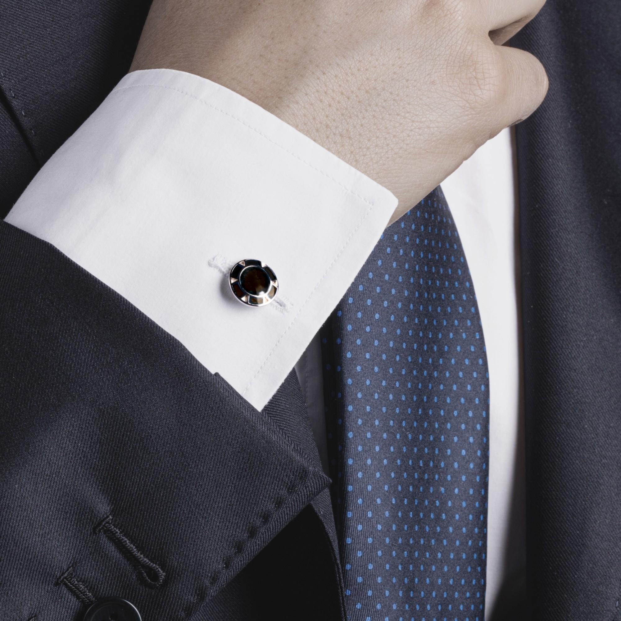 Alex Jona design collection, hand crafted in Italy, Sterling silver black and white enamel cufflinks. Diameter 0.50 inch - 12.60mm

Alex Jona cufflinks stand out, not only for their special design and for the excellent quality, but also for the
