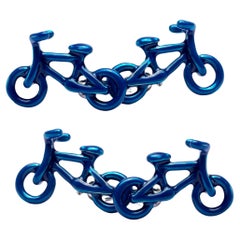 Bicicletta in argento smaltato blu di Alex Jona