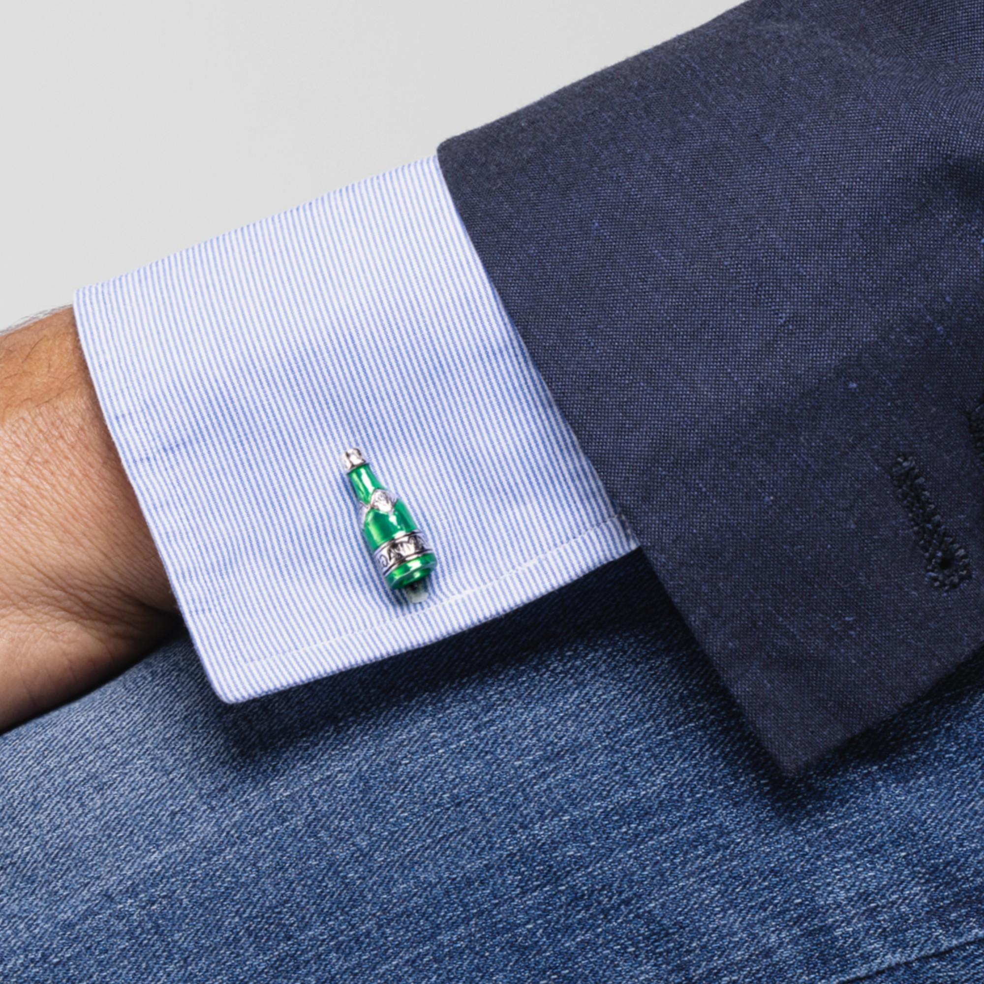 Celebrate with Alex Jona champagne bottle cufflinks!
These sophisticated double champagne bottle cufflinks are perfect for special occasions. They have been designed by Alex Jona, hand crafted in Italy in sterling silver with green enamel.
Alex Jona