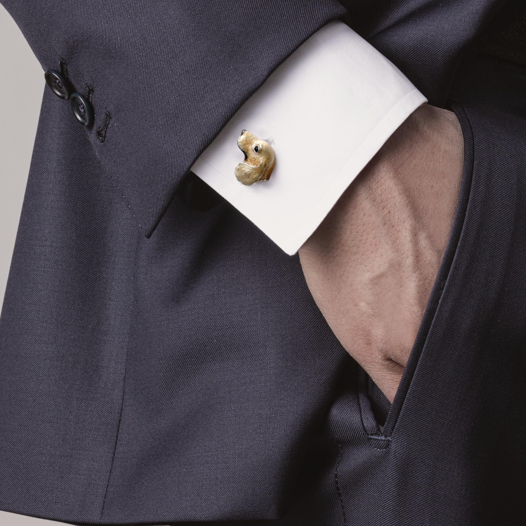 Collezione di design Alex Jona, realizzati a mano in Italia, gemelli in argento rodiato con smalto dipinto a mano. 
Dimensioni: H. H. 21 mm, L. 18,20 mm, P. 8,20 mm.

I gemelli Alex Jona si distinguono non solo per il loro design particolare e per