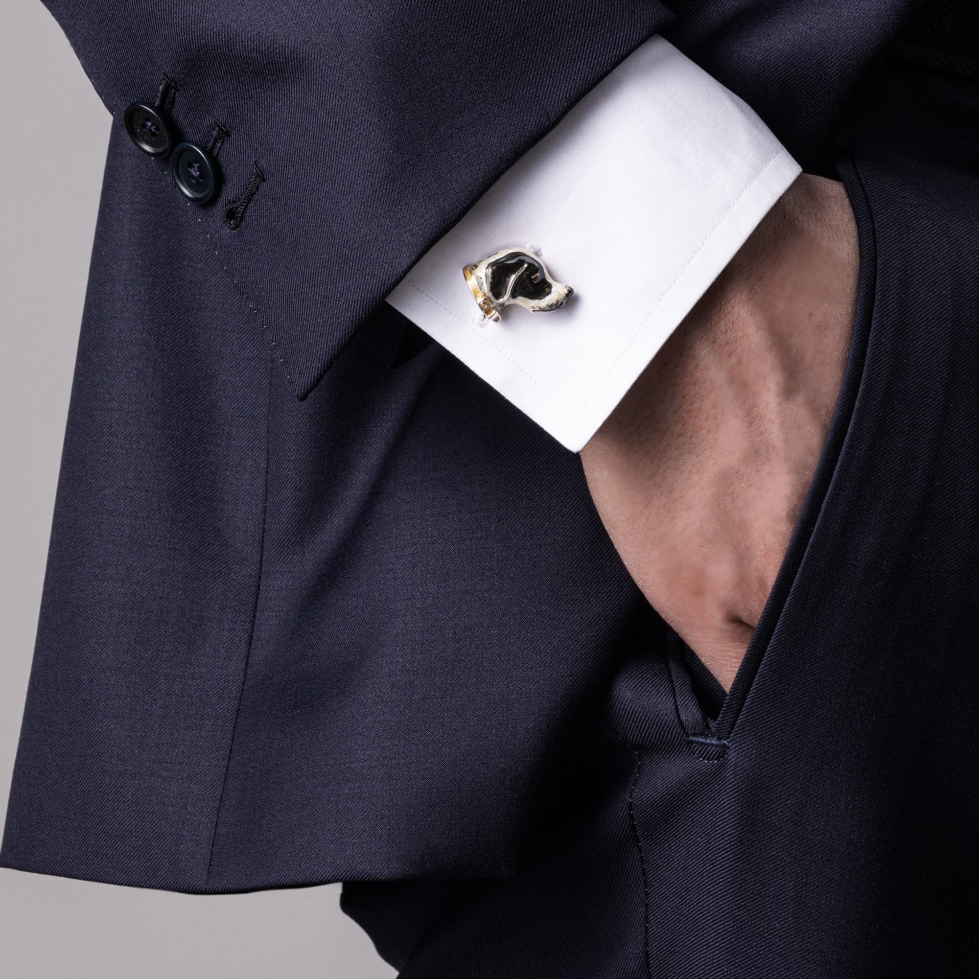 Collezione di design Alex Jona, realizzata a mano in Italia, gemelli in argento sterling con cane Pointer e smalto. 
Dimensioni: H. H. 71  X L 0,76 pollici 

I gemelli Alex Jona si distinguono non solo per il loro design particolare e per