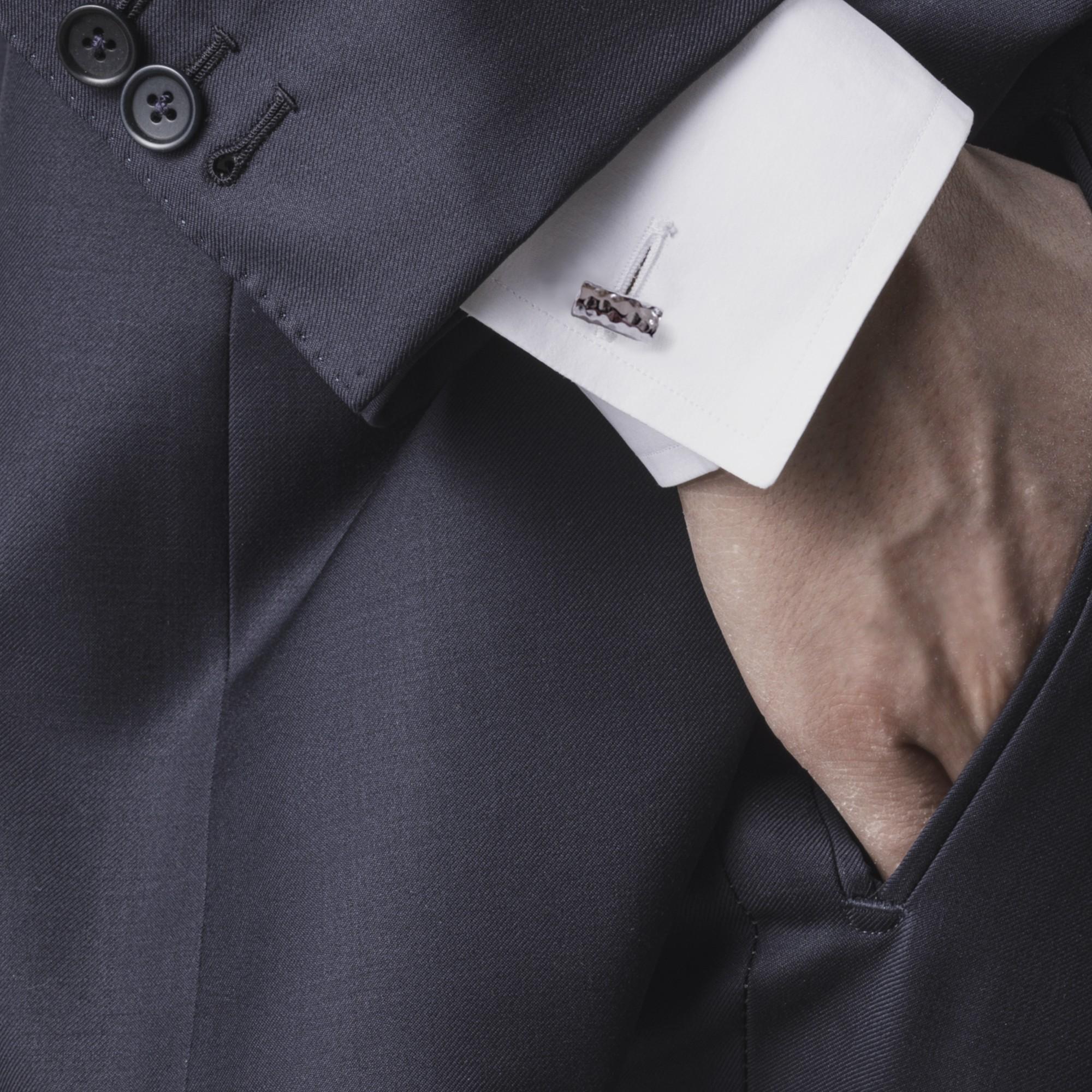 Gemelli da polso a cilindro martellato in argento sterling placcato rodio della collezione Alex Jona, realizzati a mano in Italia. Marcato 