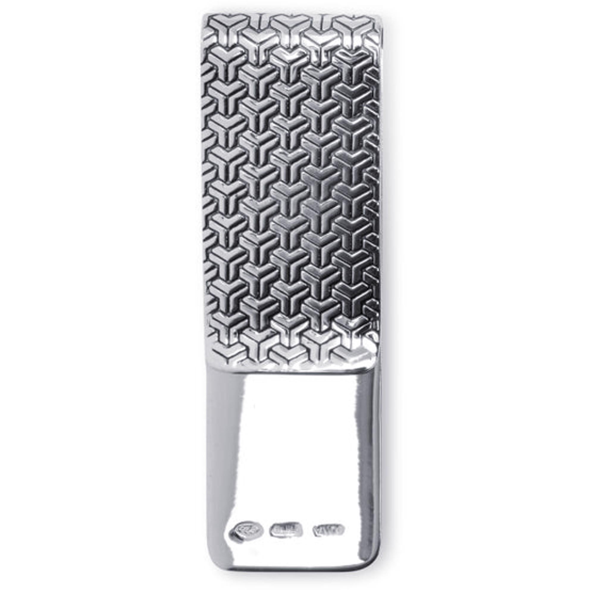Alex Jona hand crafted in Italy, sterling silver money clip.
Alex Jona gifts stand out, not only for their special design and for the excellent quality, but also for the careful attention given to details during all the manufacturing process. Alex's