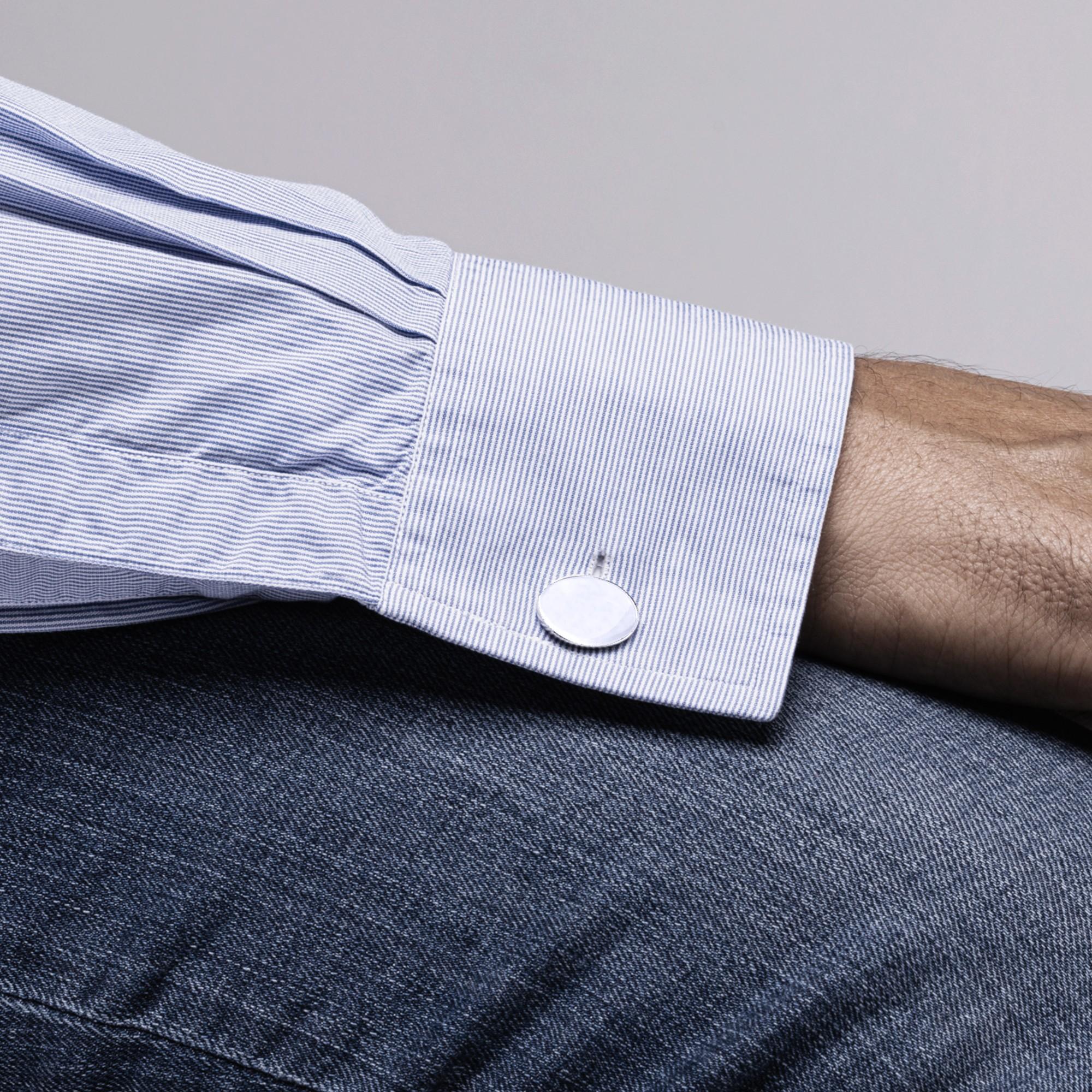 Alex Jona design collection, hand crafted in Italy, rhodium plated sterling silver oval plain cufflinks suitable for engraving. Marked JONA 925. 

Alex Jona cufflinks stand out, not only for their special design and for the excellent quality, but